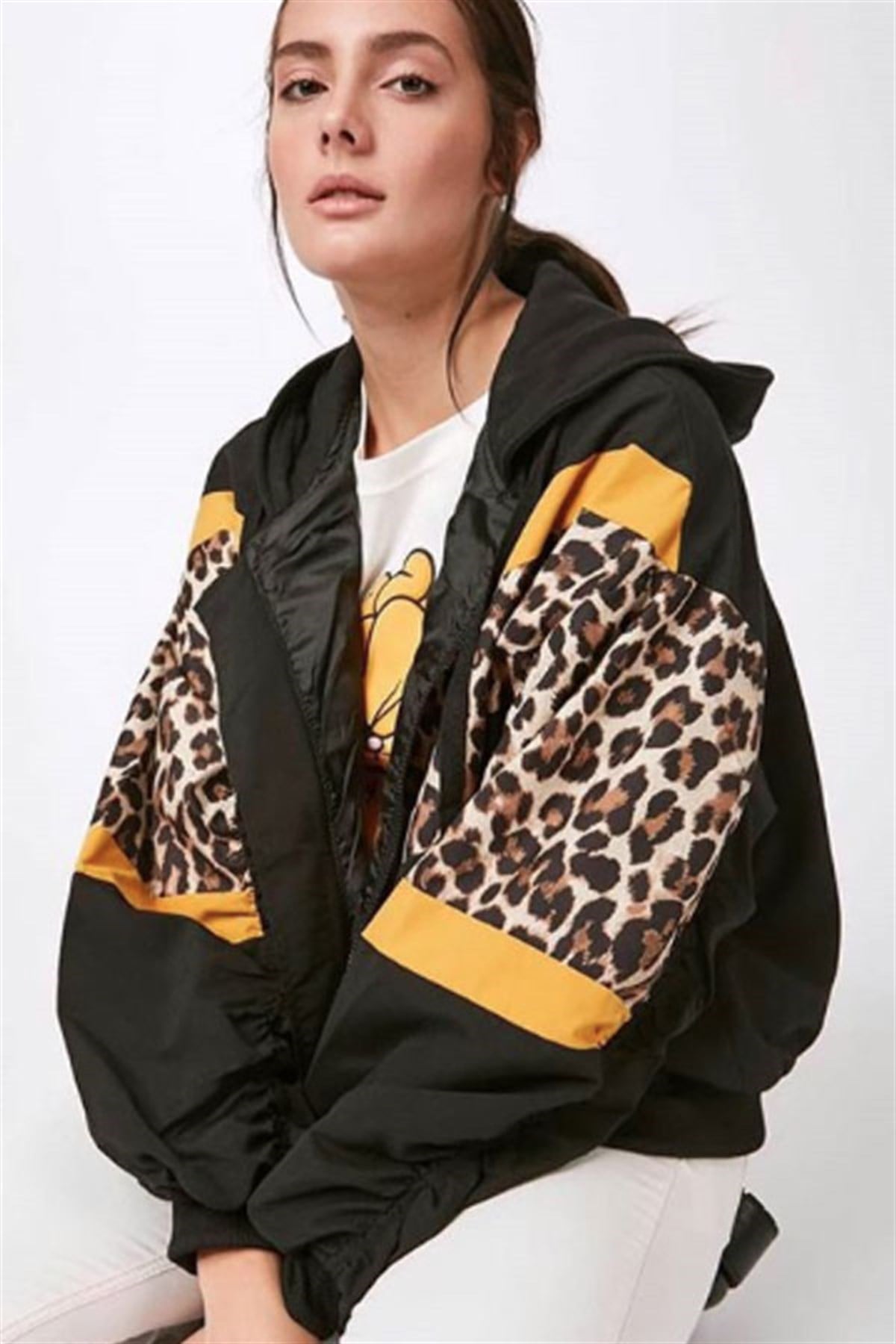 Leopar Detaylı Kapşonlu Mont
