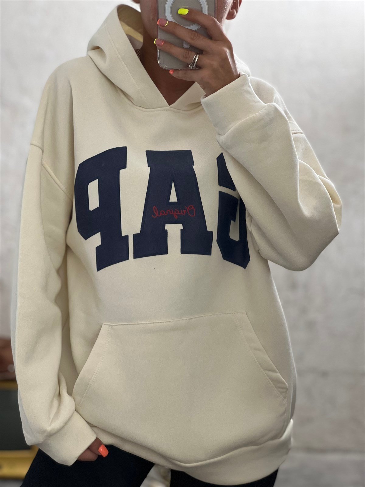 Logolu Bej SweatshirtSWEATSHİRT