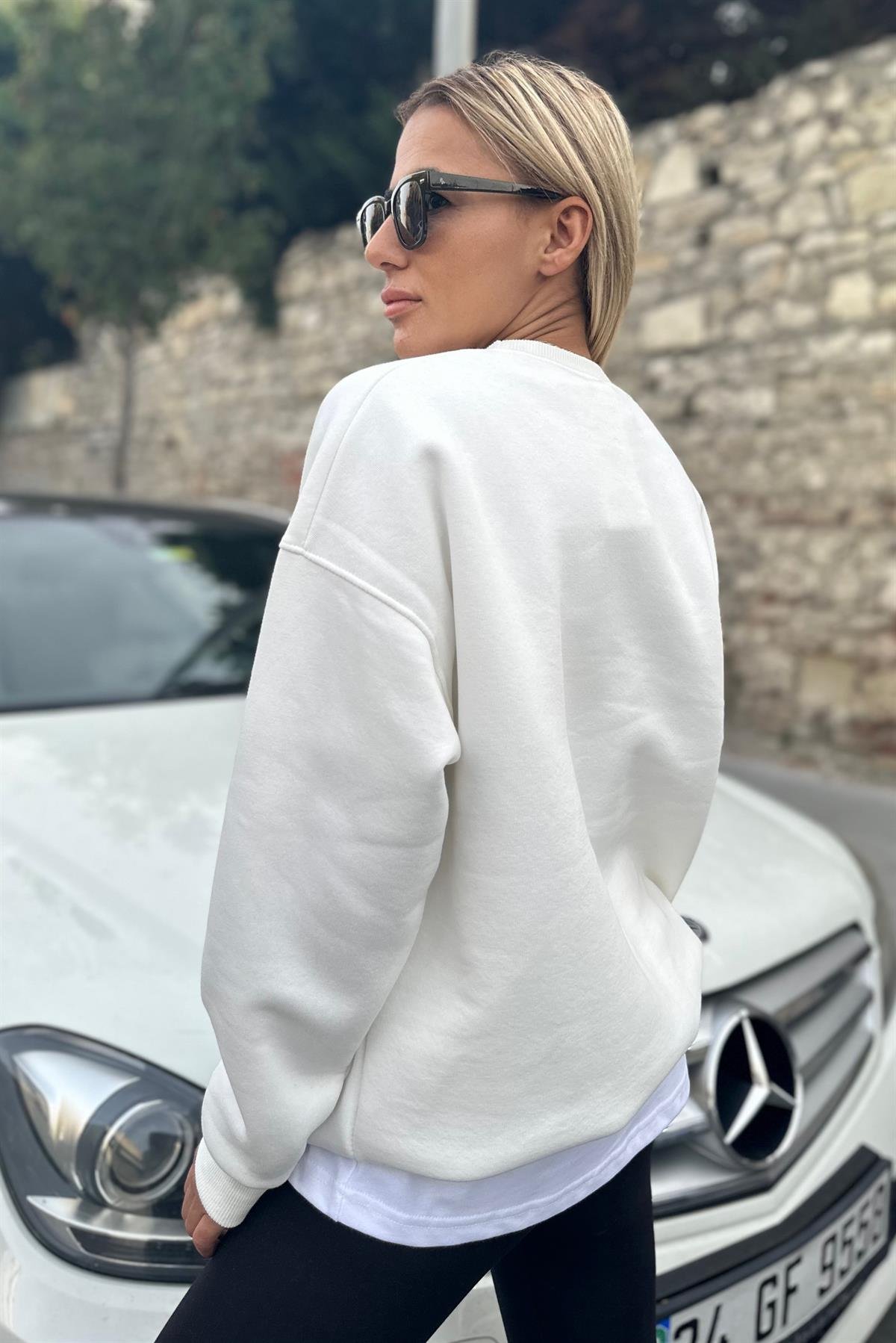 Minik Kalpli Ekru SweatshirtSWEATSHİRT