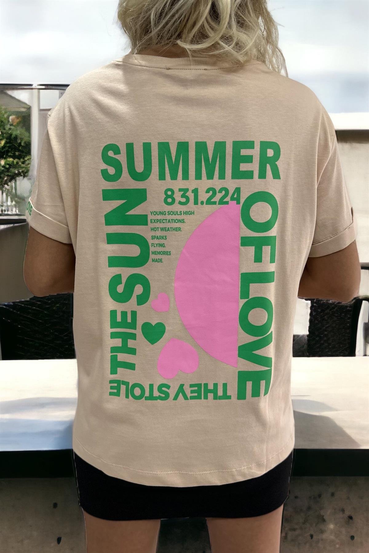 Minik Kalpli Sırtı Baskılı Bej TshirtTSHİRT