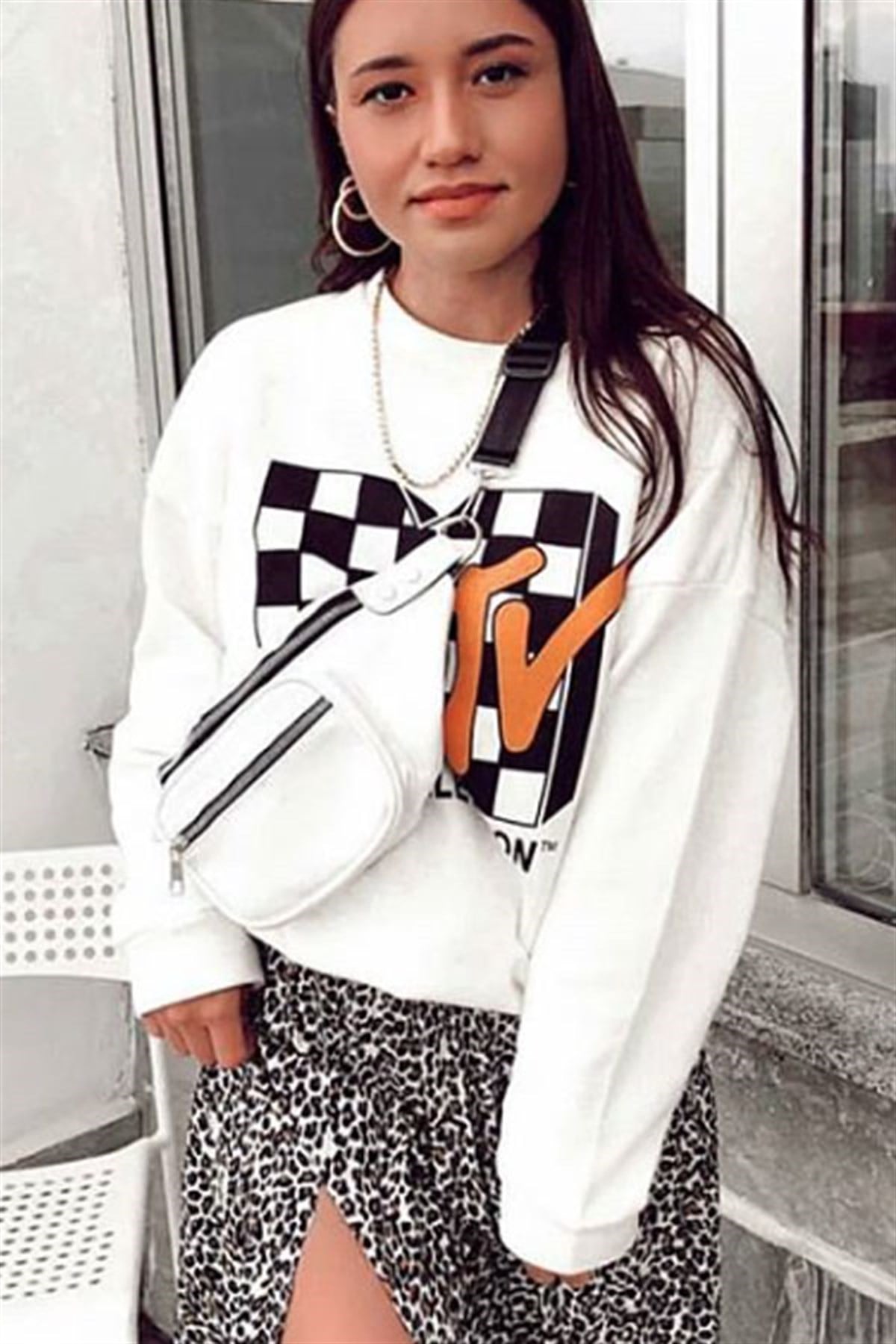 MTV Logolu Beyaz Sweatshirt