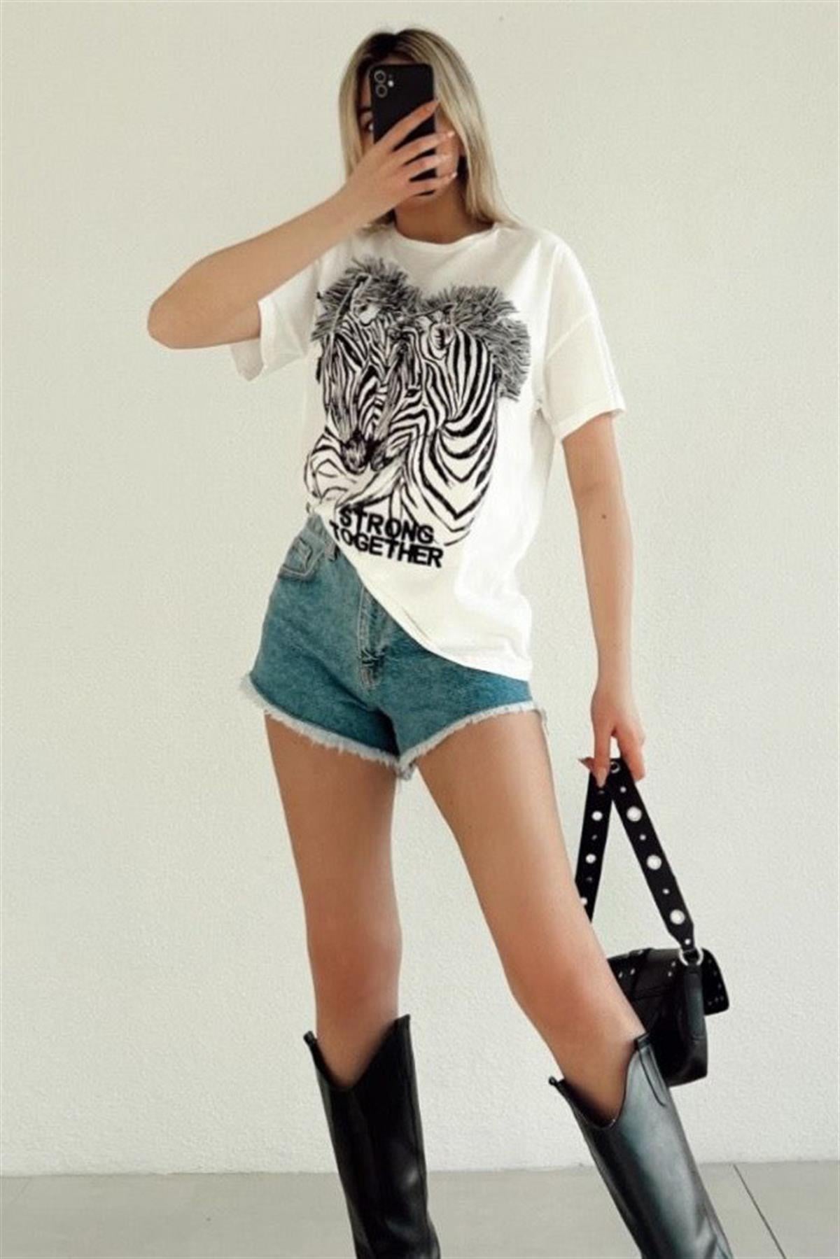 Nakış Detaylı Zebra TshirtTSHİRT