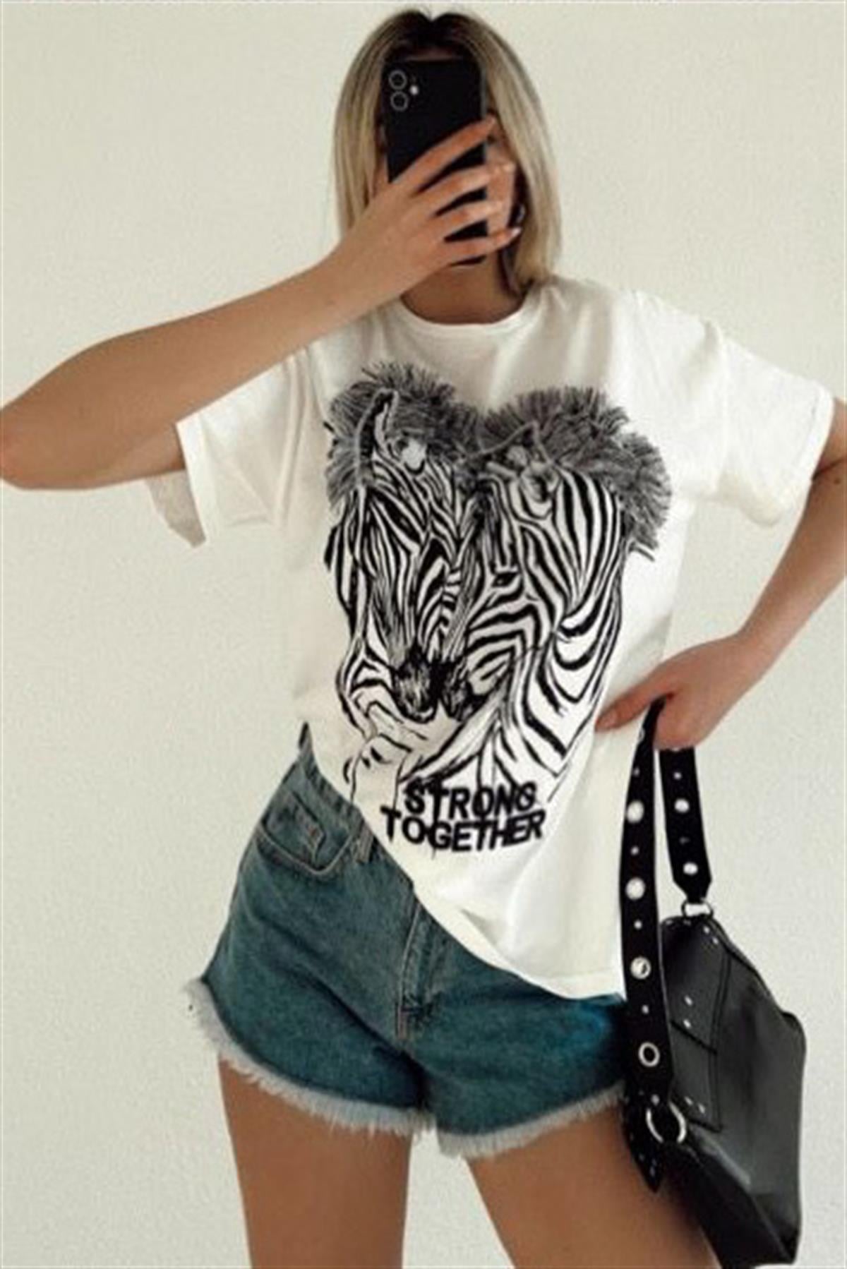 Nakış Detaylı Zebra TshirtTSHİRT