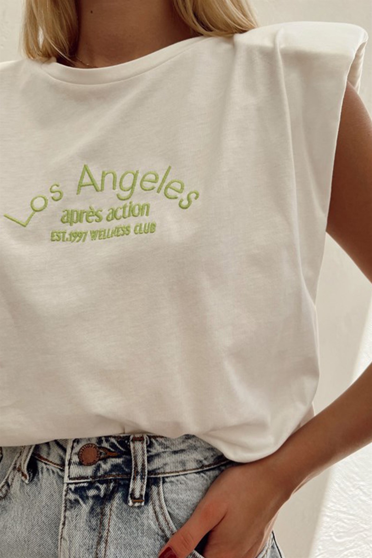 Nakış Yazılı Vatkalı Beyaz TshirtTSHİRT