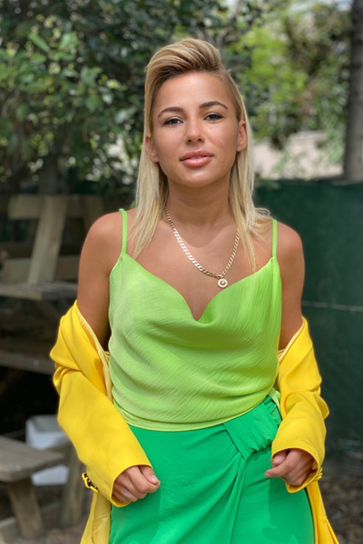 Neon Yeşil Askılı BluzBLUZ