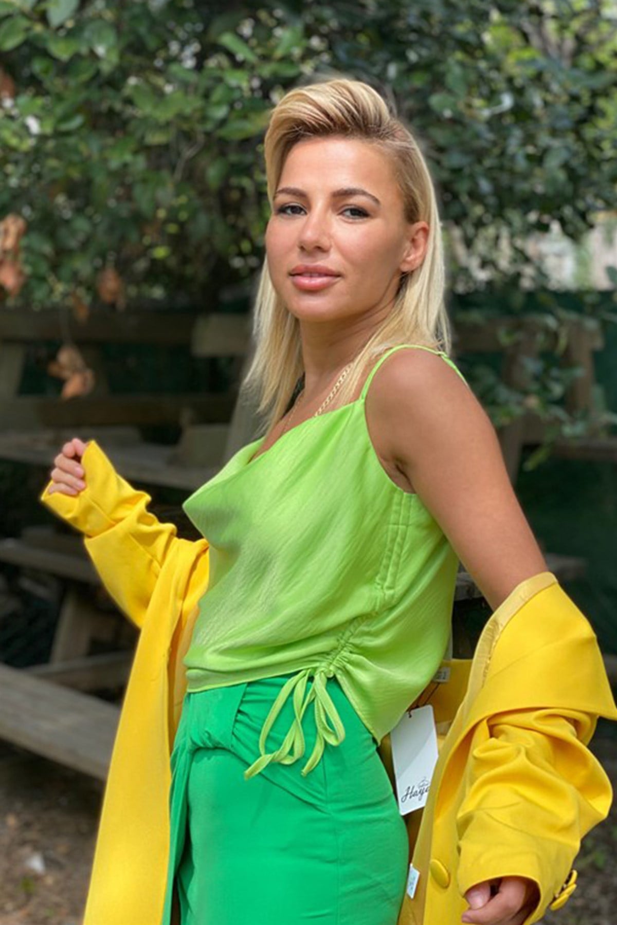 Neon Yeşil Askılı BluzBLUZ