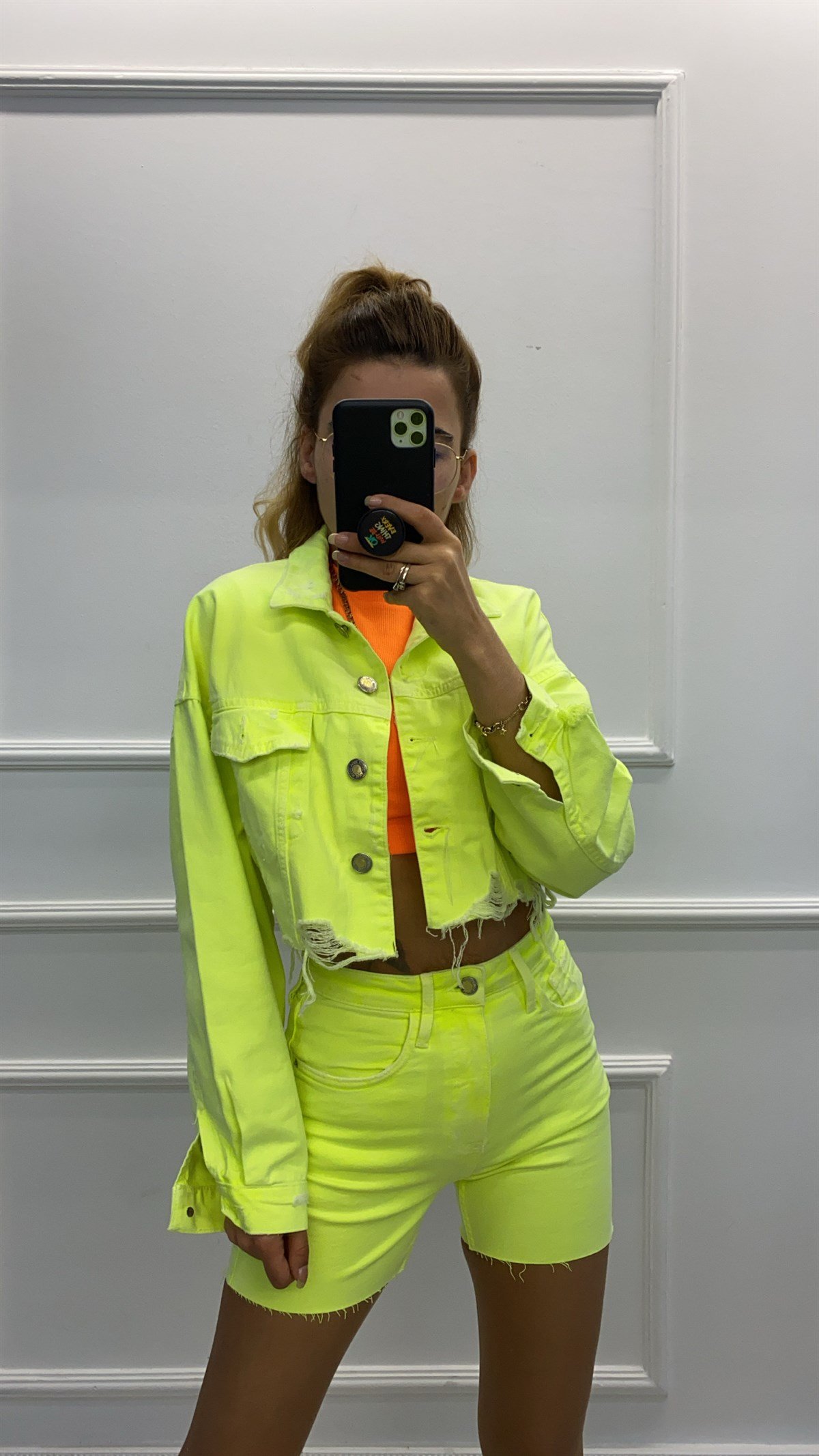 Neon Yeşil Likralı Kot Şort
