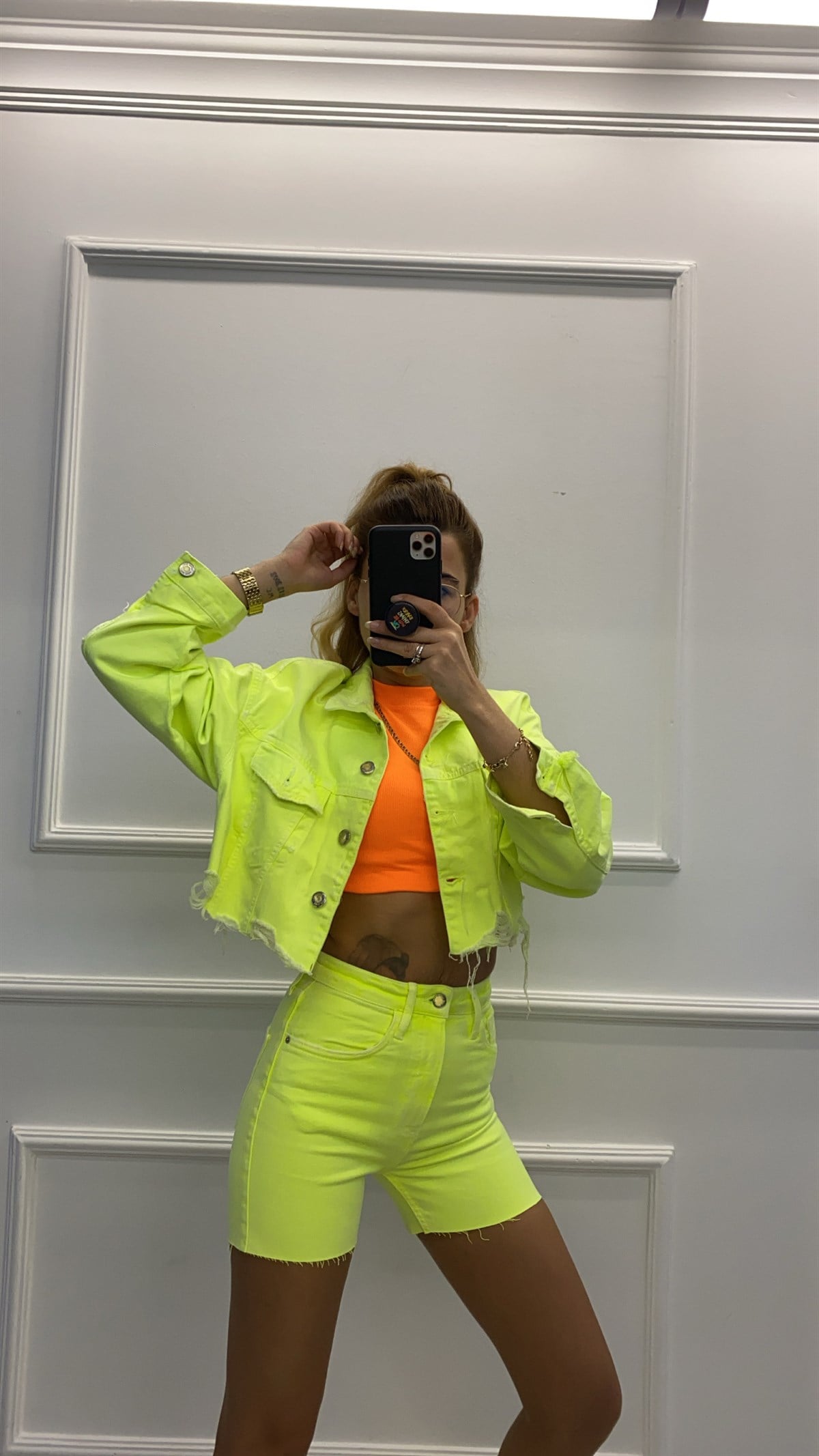 Neon Yeşil Likralı Kot Şort