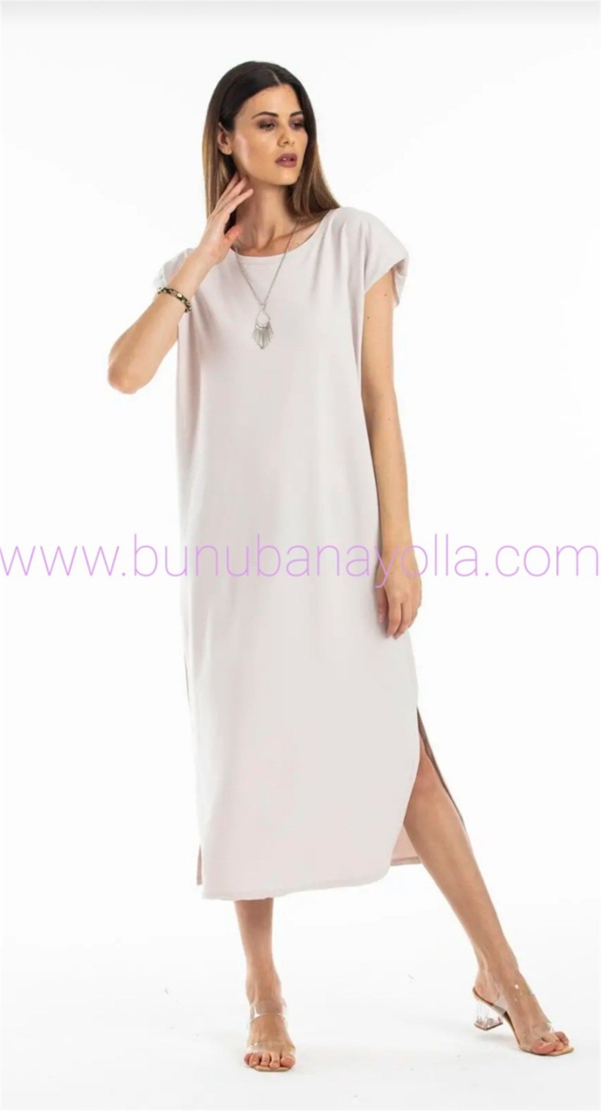 Omuzları Vatkalı Basic Bej Elbise