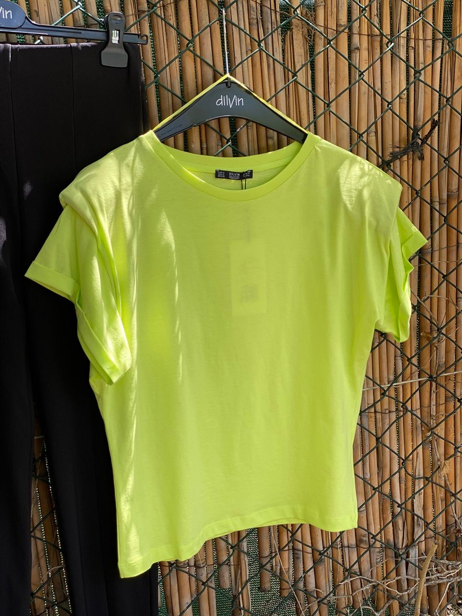 Omuzları Vatkalı Kısa Kollu Basic TshirtTSHİRT