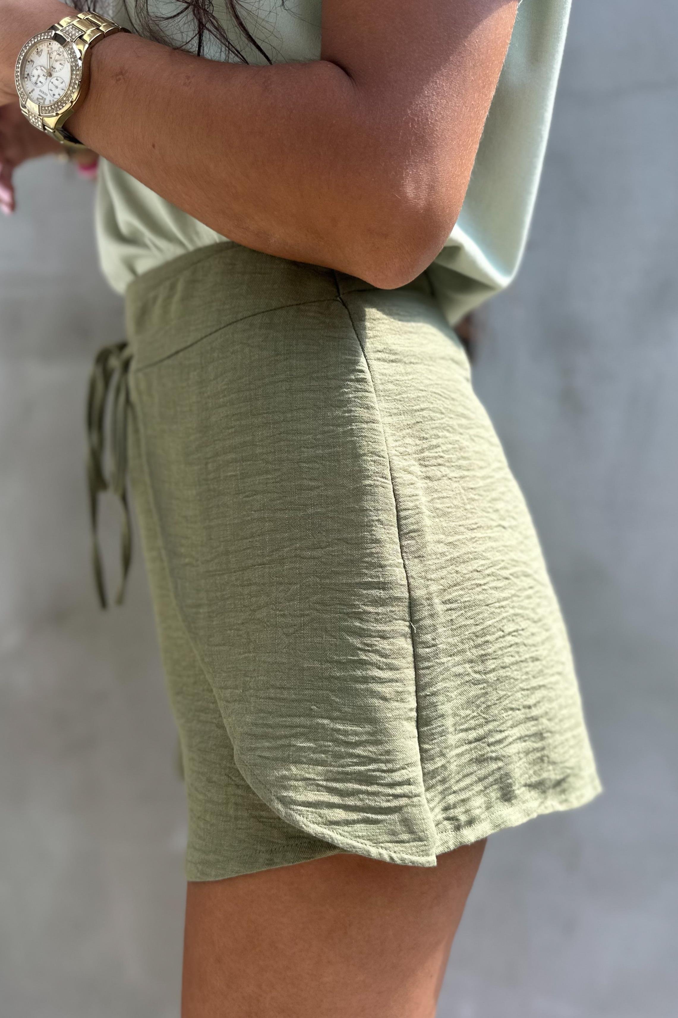 Önden Bağlamalı Haki Keten ŞortHer şey 250TL