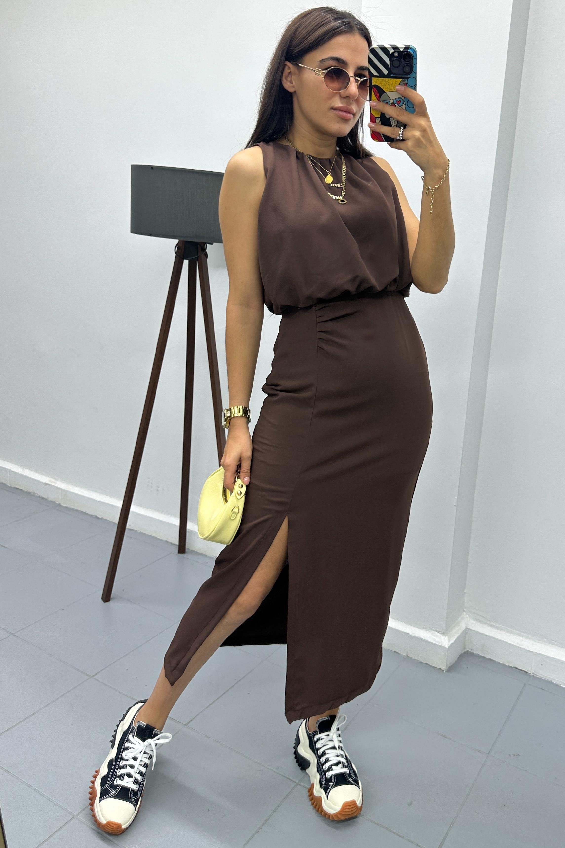 Önden Yırtmaçlı Büzgülü Kahverengi ElbiseELBİSE