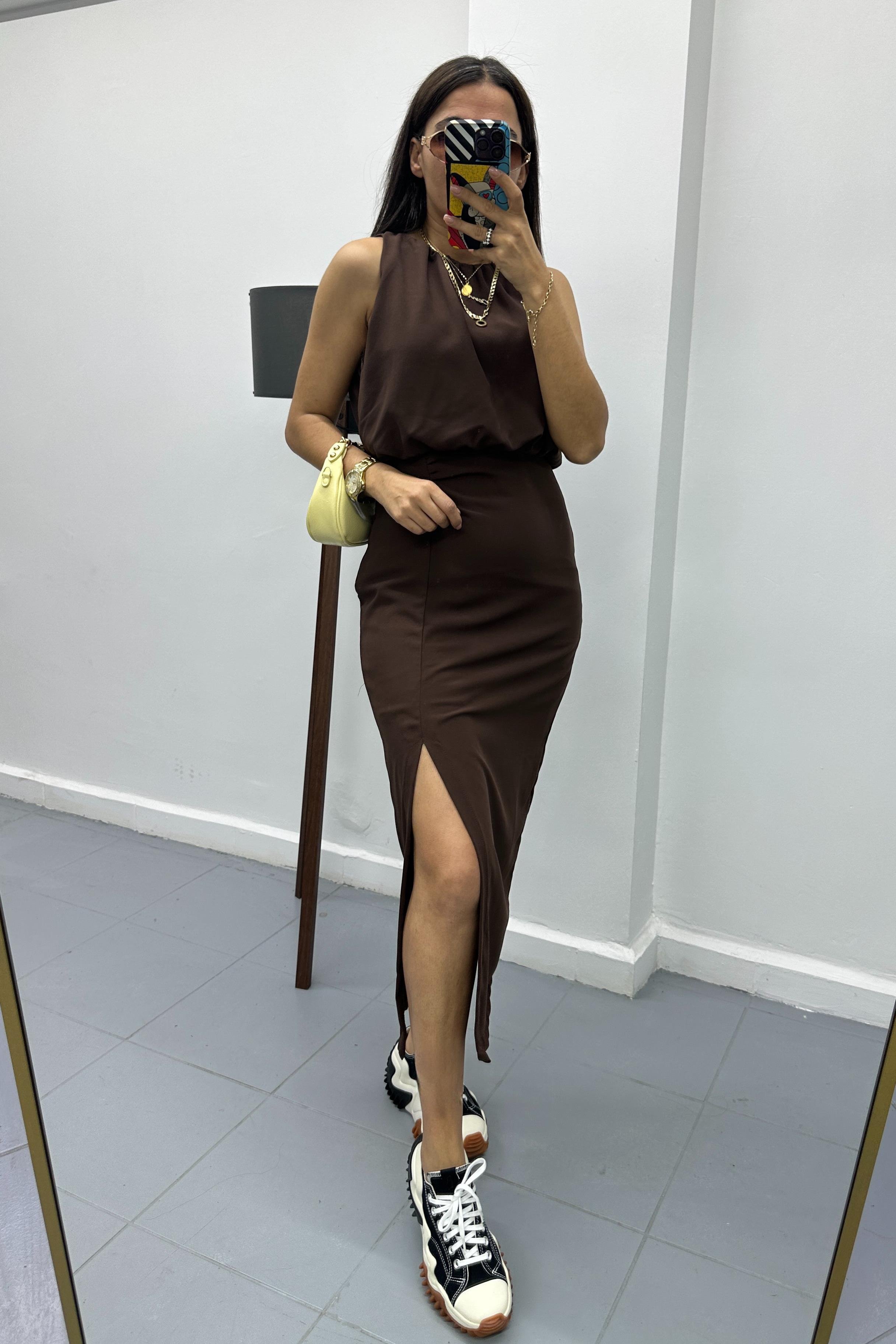 Önden Yırtmaçlı Büzgülü Kahverengi ElbiseELBİSE