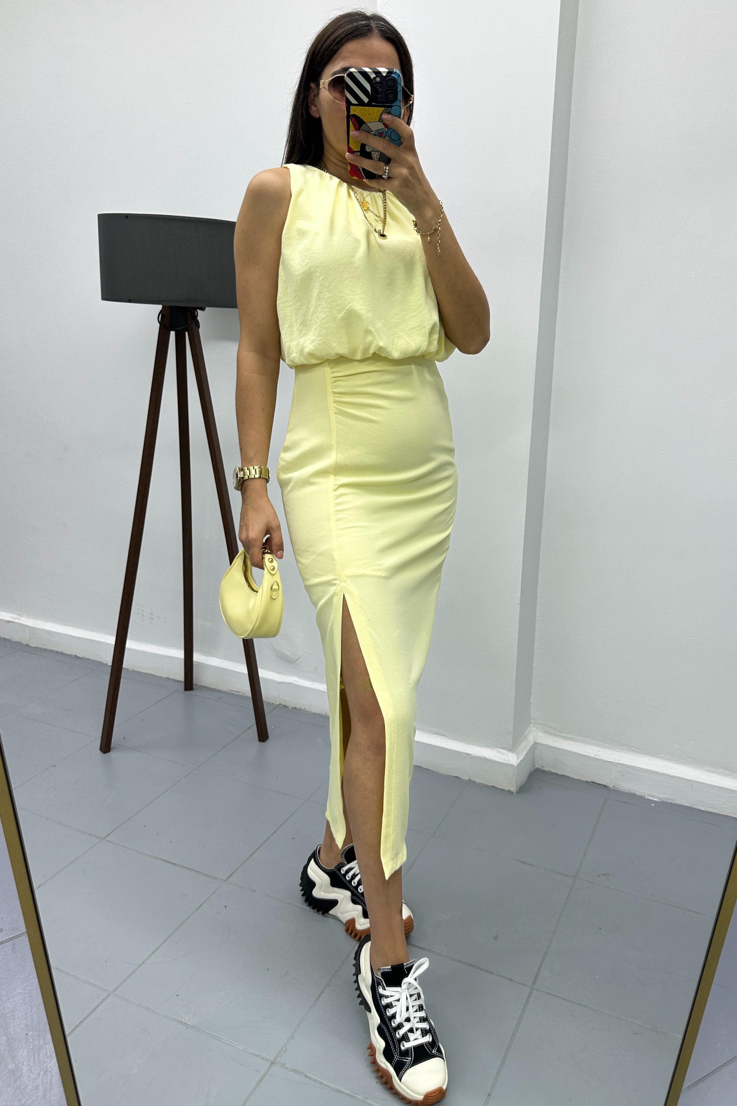 Önden Yırtmaçlı Büzgülü Sarı ElbiseELBİSE