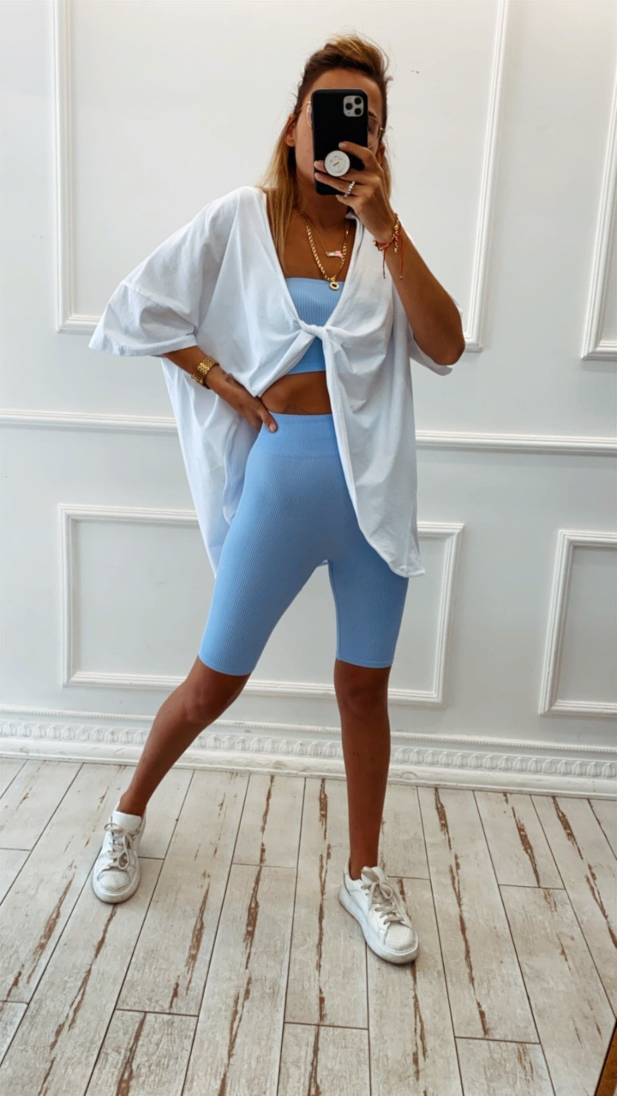 Önü Düğüm Detaylı Beyaz Oversize Basic Tshirt