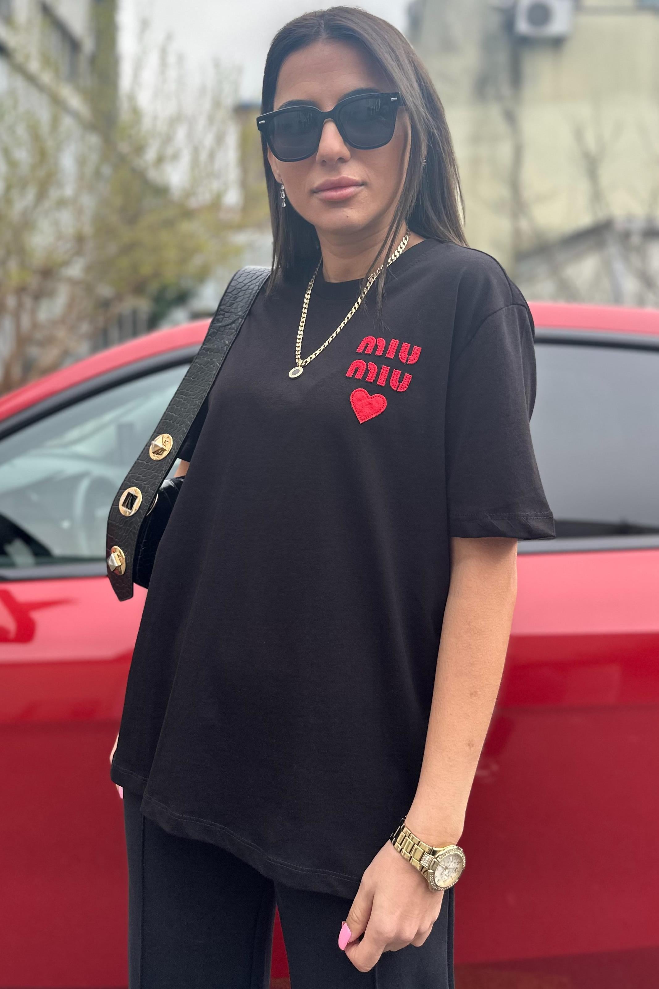 Orjinal Marka Kırmızı Nakışlı Siyah TshirtYENİ GELENLER