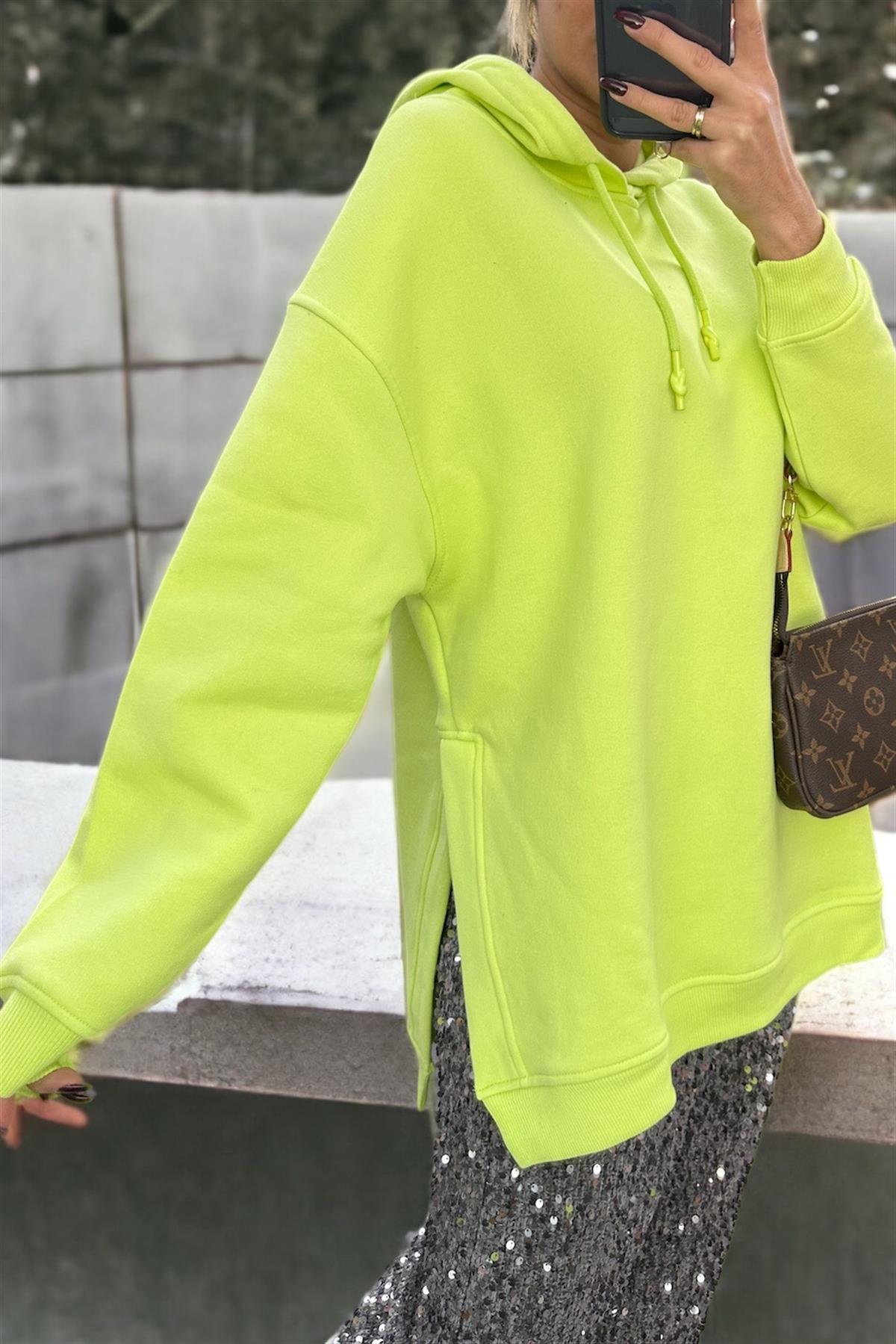 Orjinal Marka Yanı Yırtmaçlı Neon Yeşil  SweatshirtSWEATSHİRT