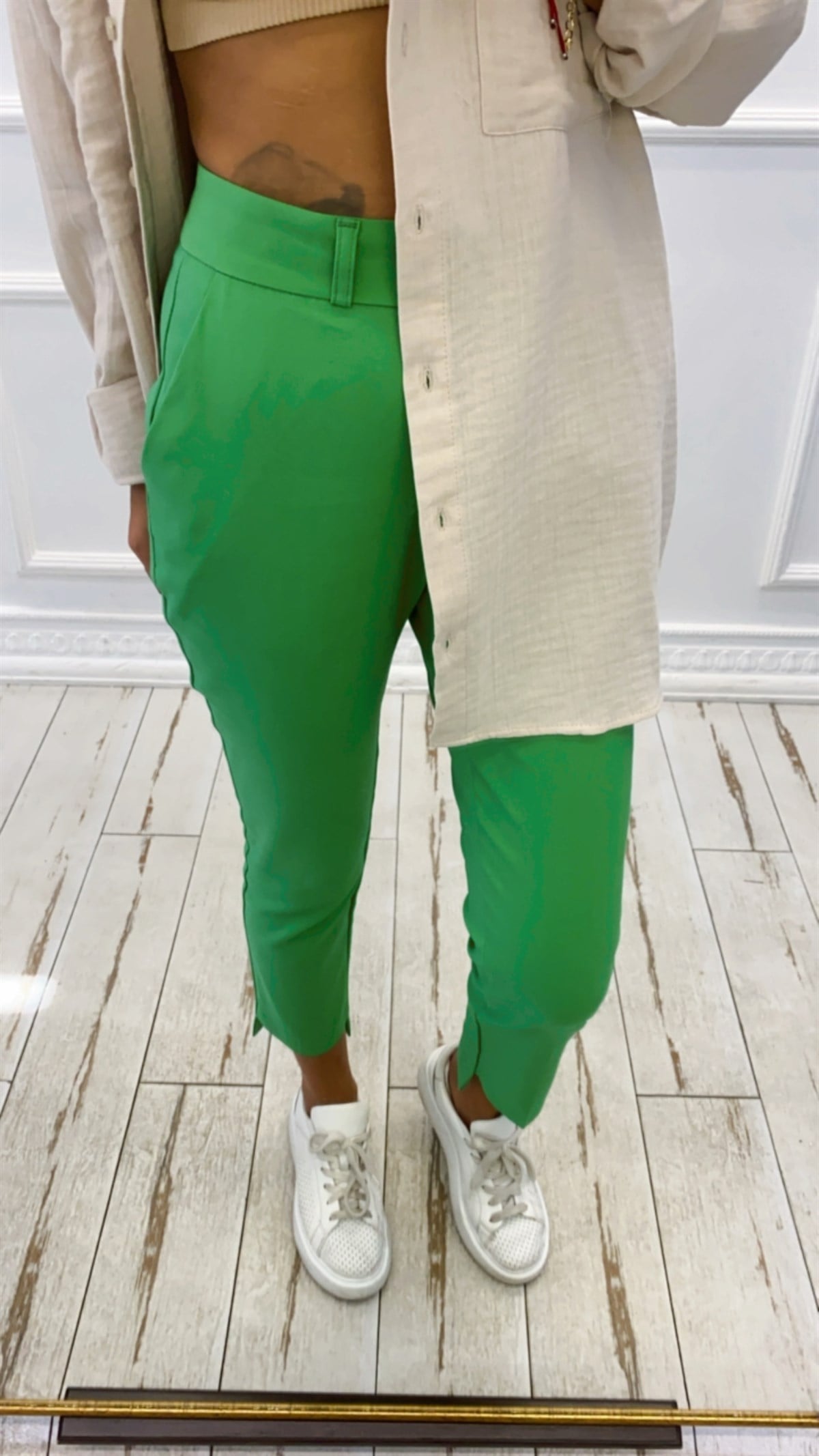 Paça Detaylı Yeşil Kumaş Pantolon
