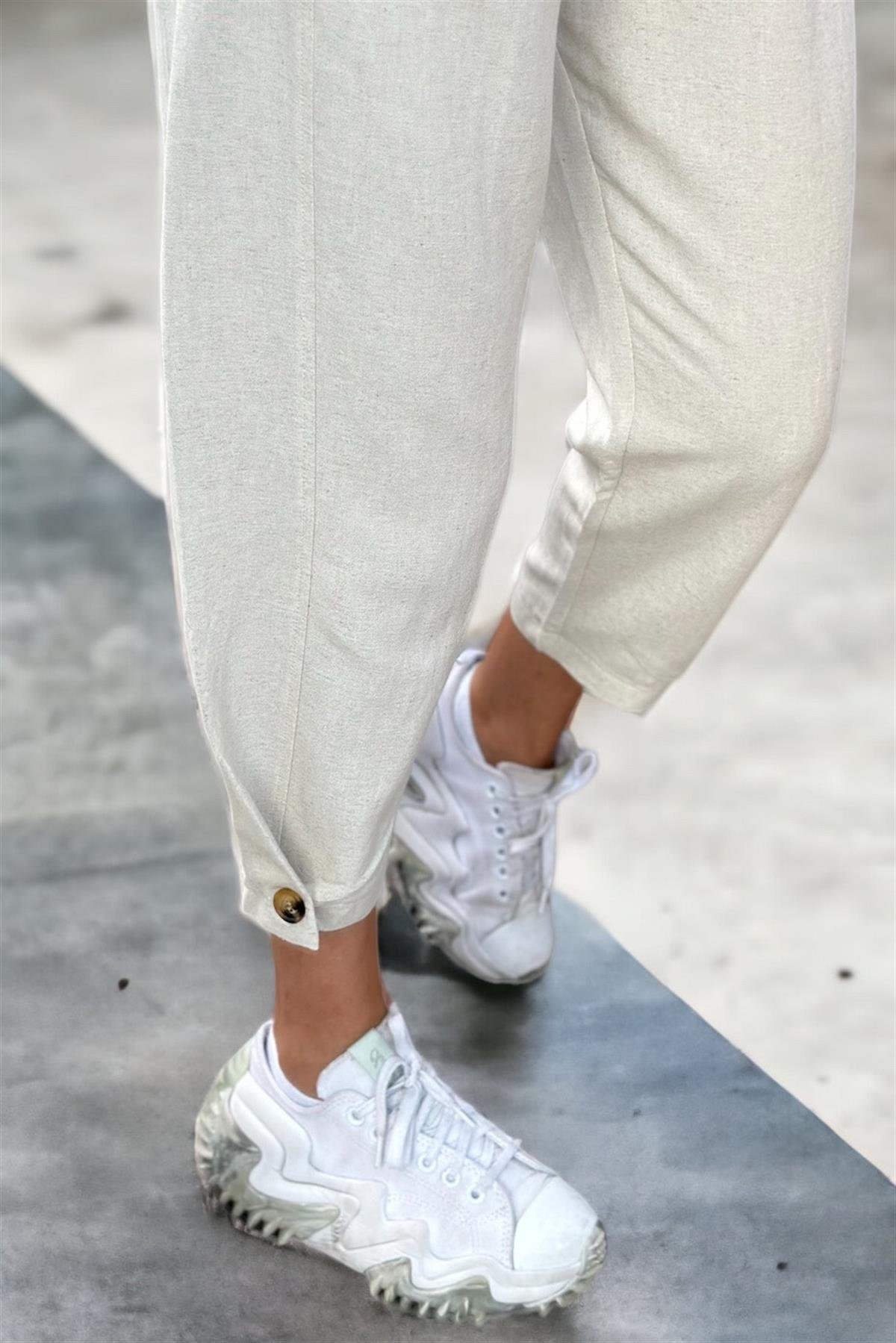 Paça Düğmeli Bej Keten PantolonPANTOLON