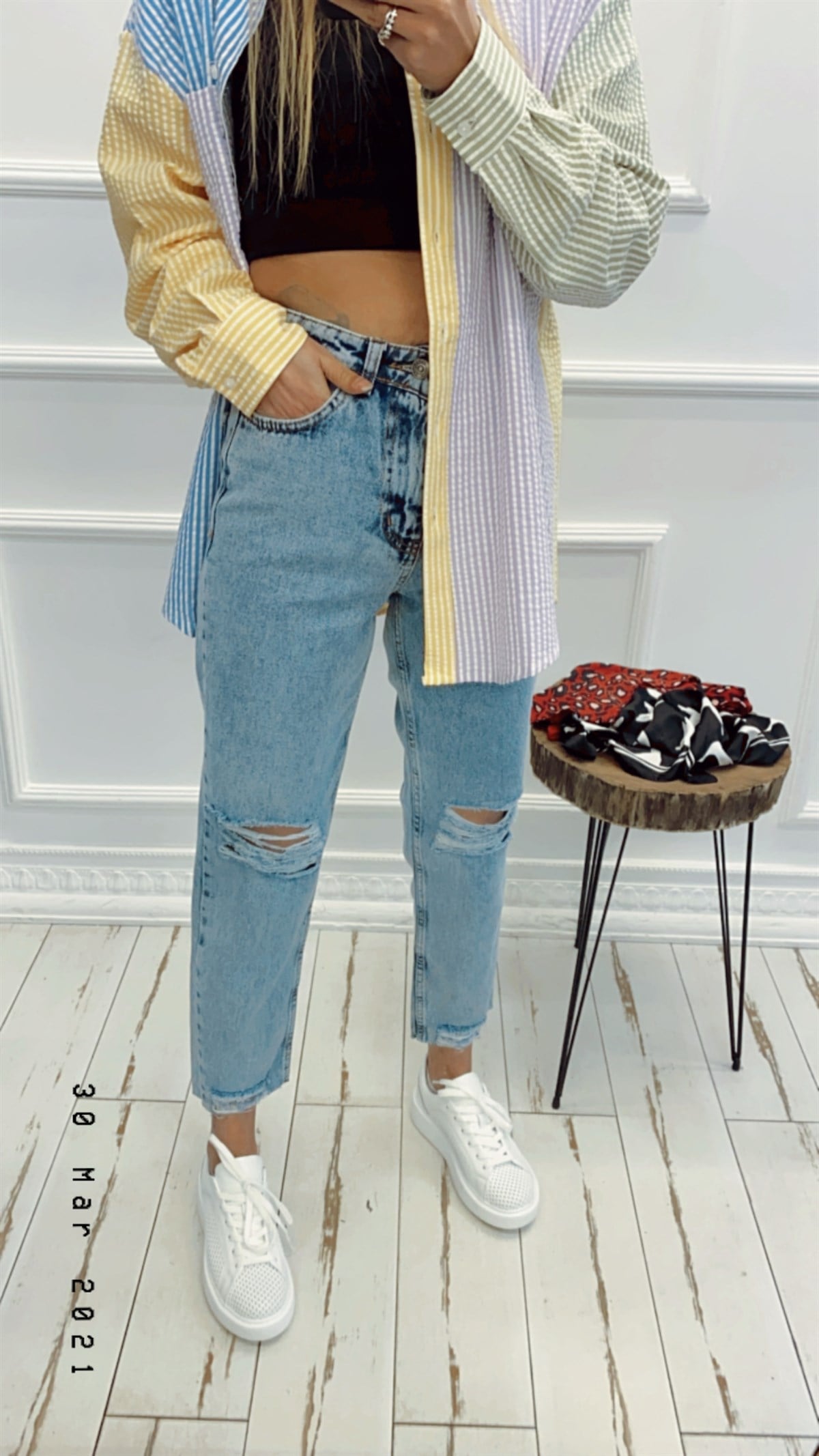 Paçası Kesik Detaylı Yırtık Mom Jean