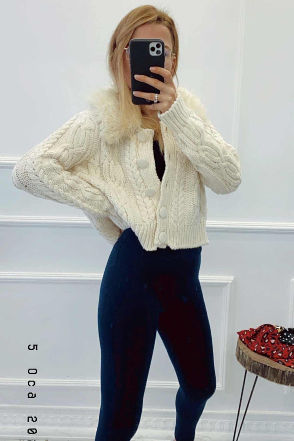 Peluş Detaylı Örme Hırka