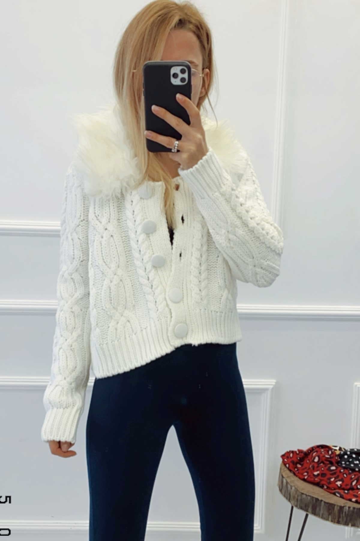 Peluş Detaylı Örme Hırka