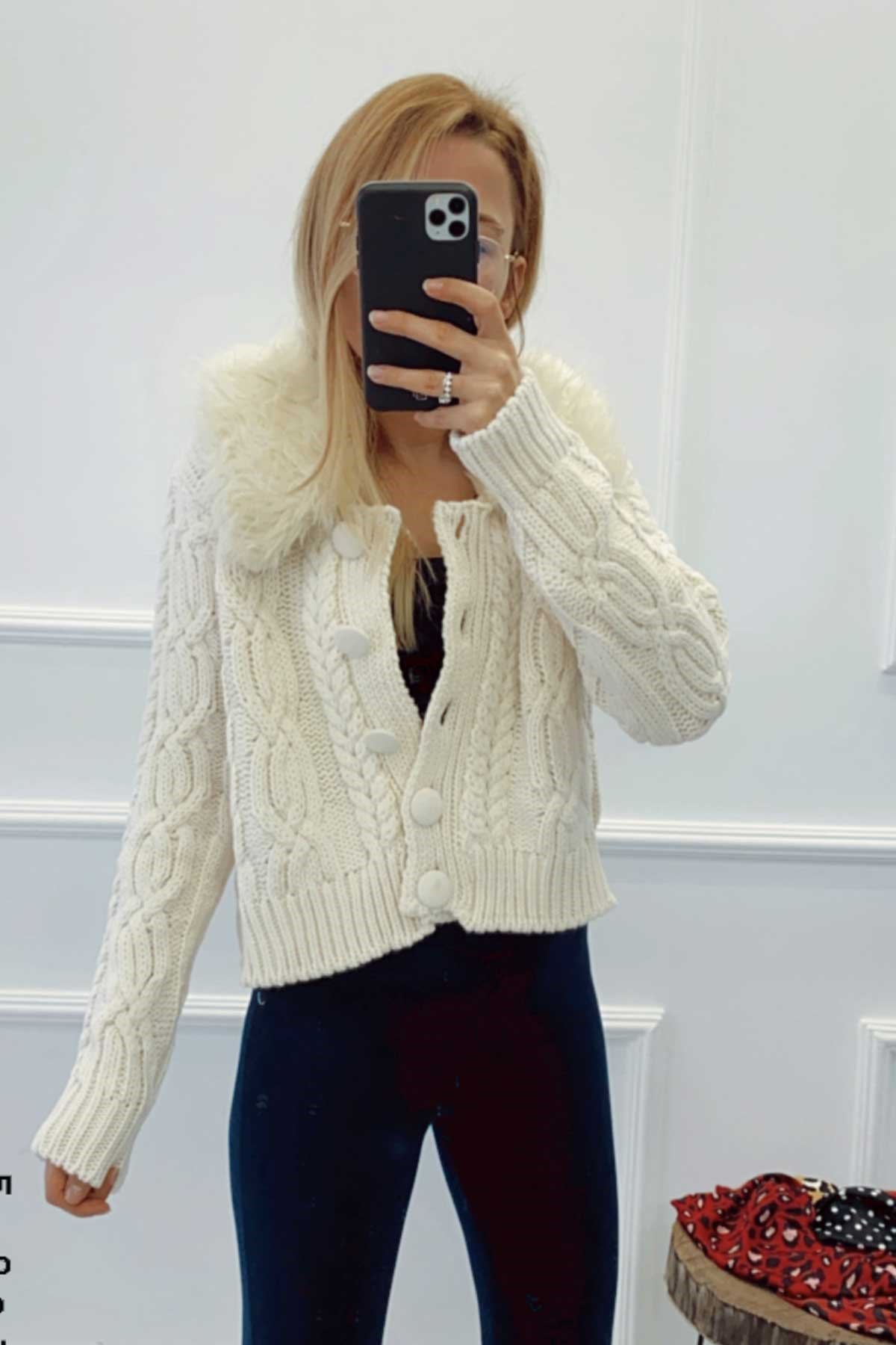 Peluş Detaylı Örme Hırka