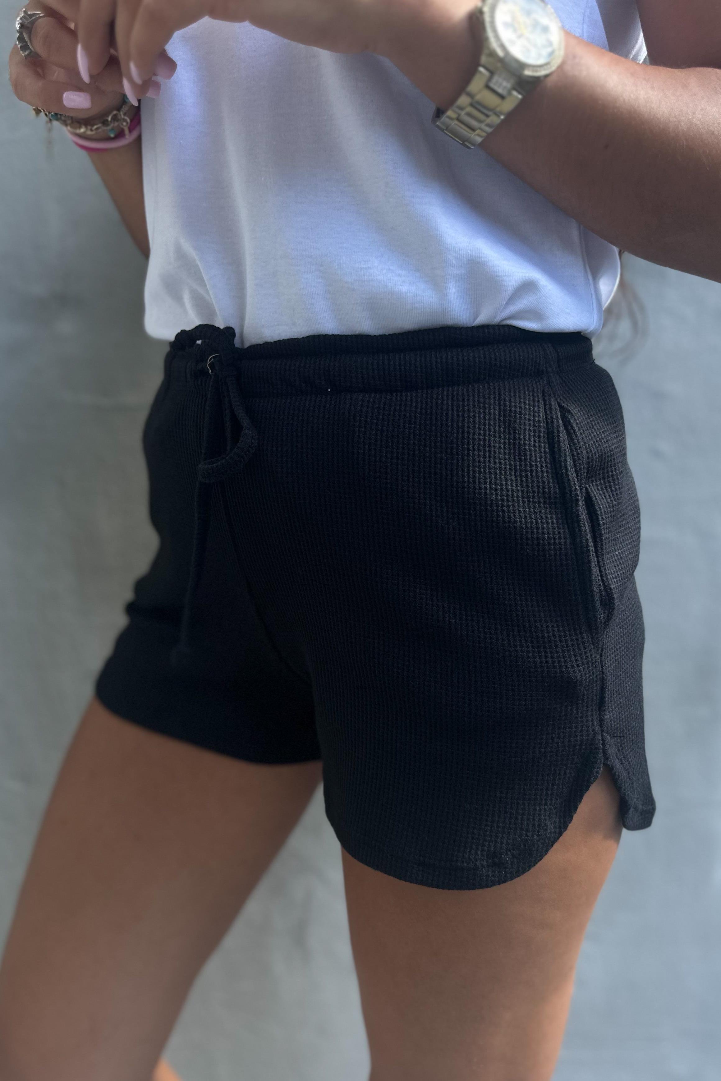 Petek Kumaş Siyah Mini ŞortŞORTLAR