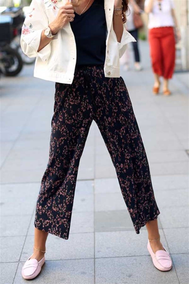Piliseli Çiçekli Pantalon