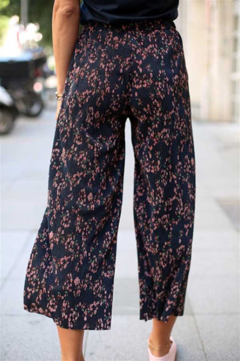 Piliseli Çiçekli Pantalon