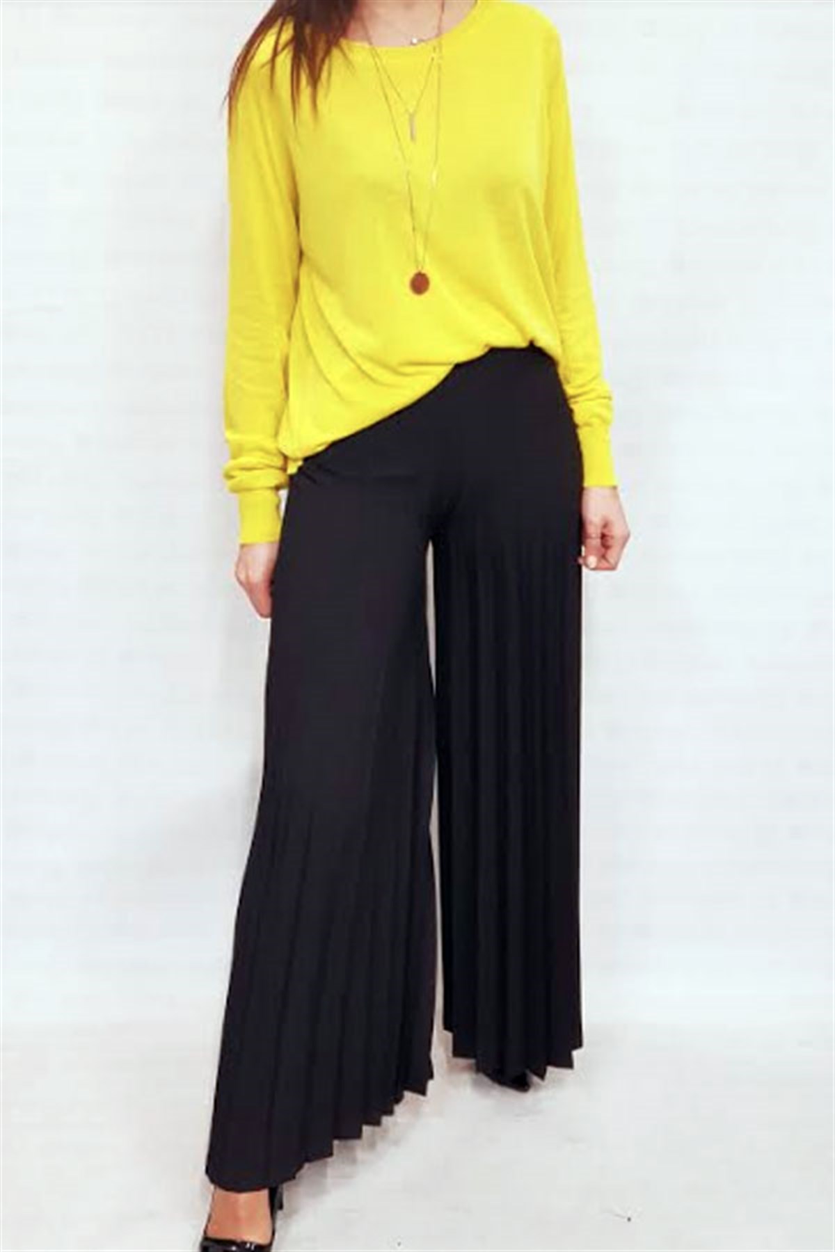 Pliseli Salaş Siyah Pantalon