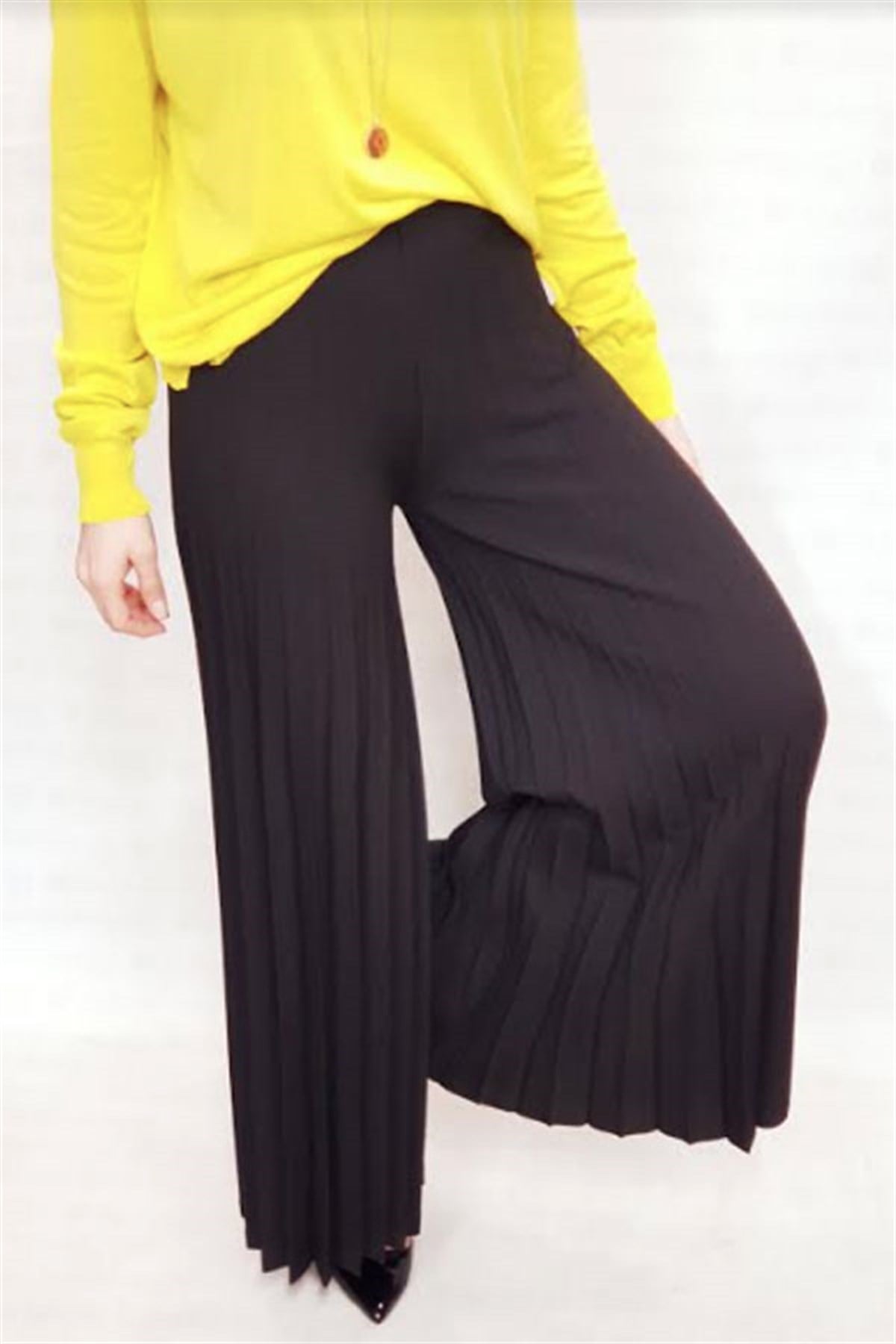 Pliseli Salaş Siyah Pantalon