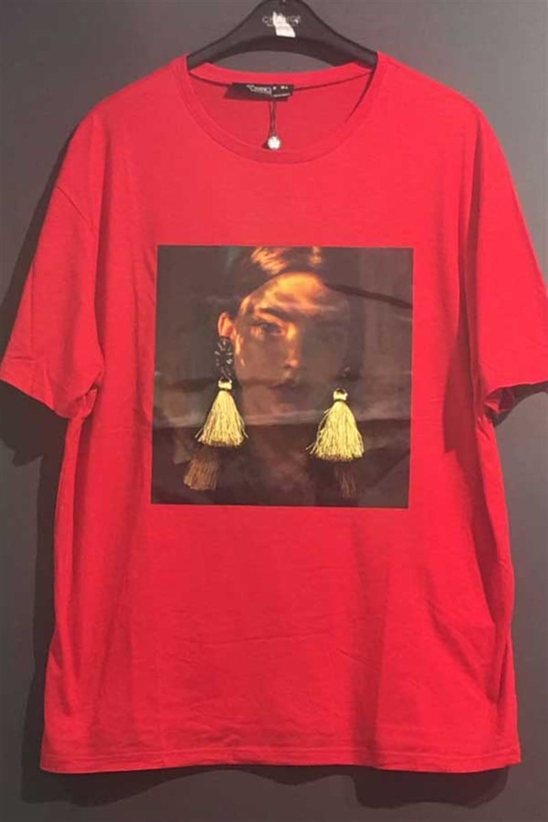 Püskül Küpeli Kız Tshirt