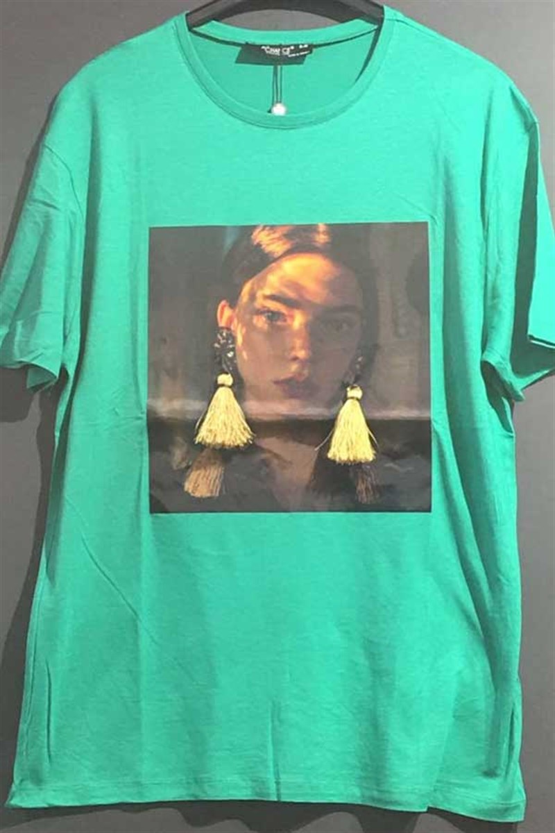 Püskül Küpeli Kız Tshirt