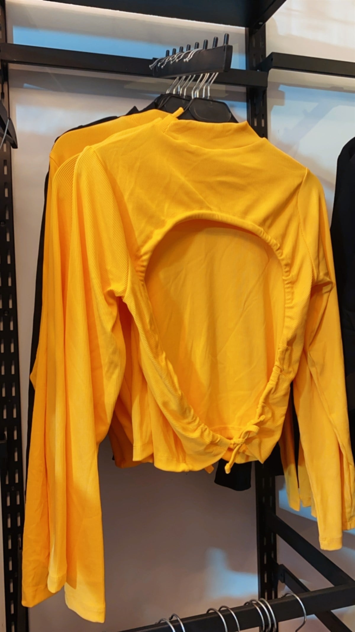 Sırt Detaylı Crop Bluz