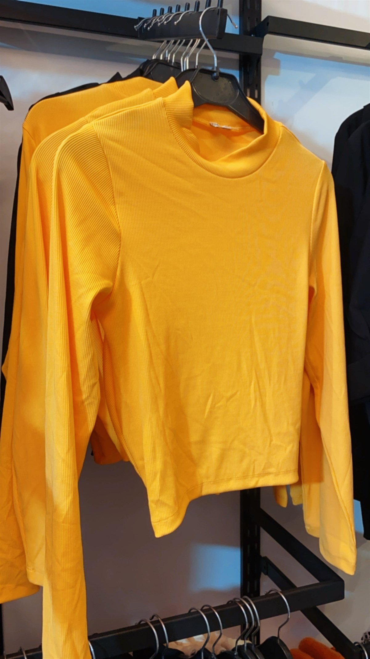 Sırt Detaylı Crop Bluz