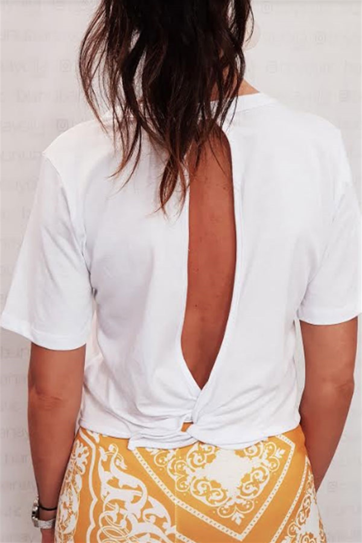 Sırt Pencereli Kısa Tshirt