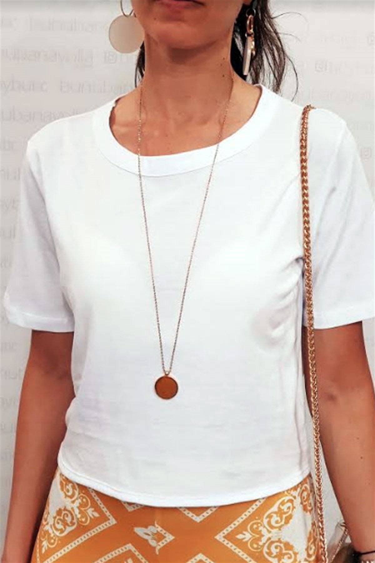 Sırt Pencereli Kısa Tshirt