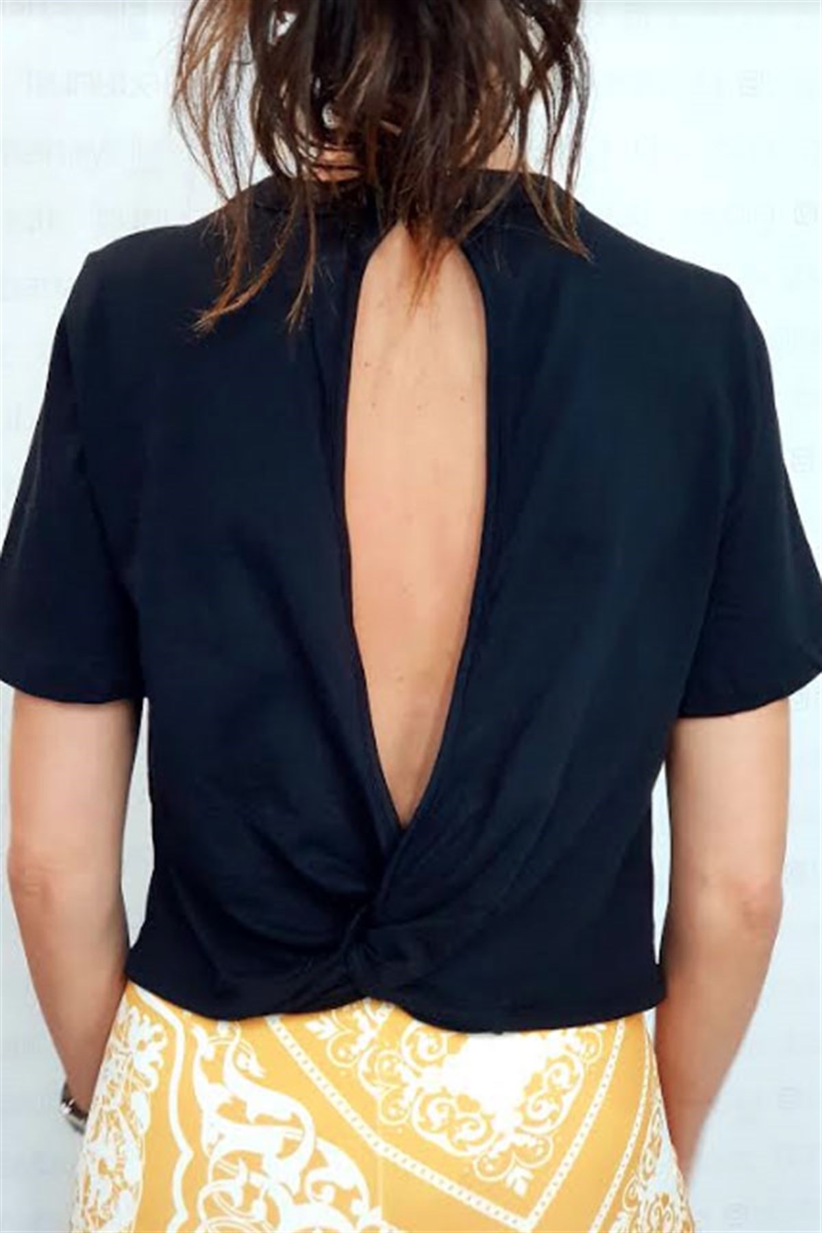 Sırt Pencereli Kısa Tshirt