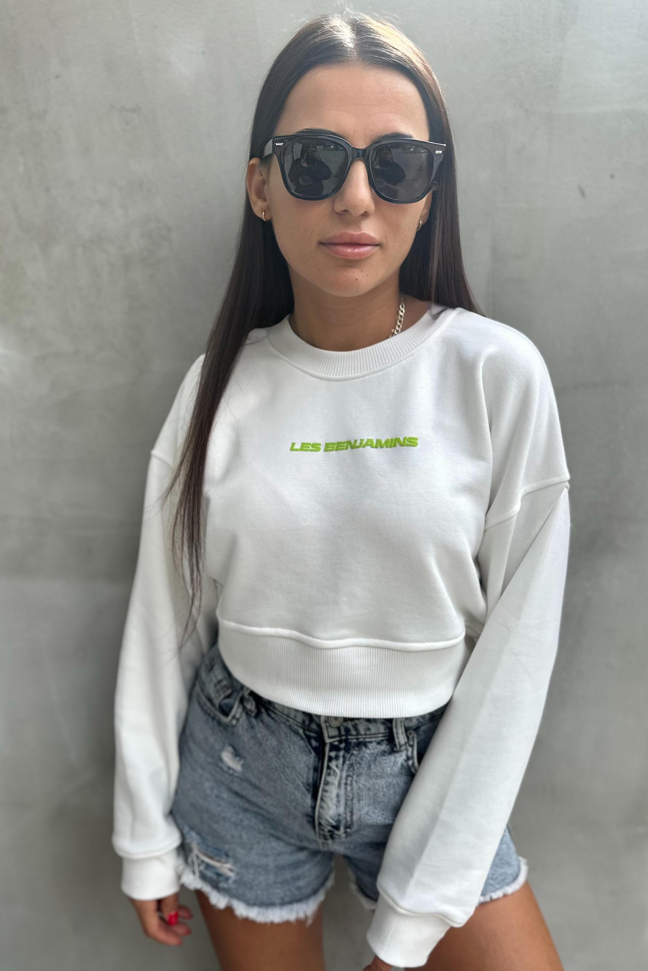 Sırtı Baskılı Crop Beyaz SweatshirtSWEATSHİRT