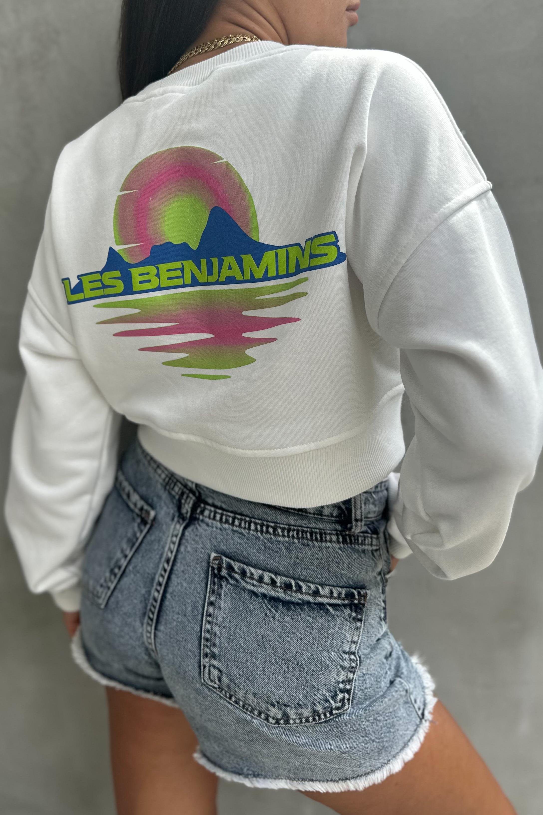 Sırtı Baskılı Crop Beyaz SweatshirtSWEATSHİRT
