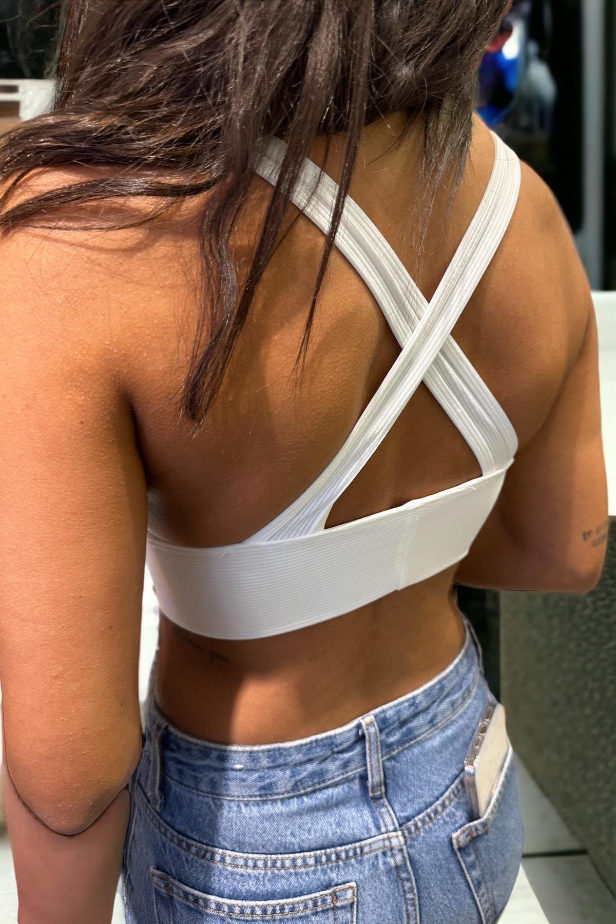 Sırtı Çapraz Beyaz V Yaka CropCROP