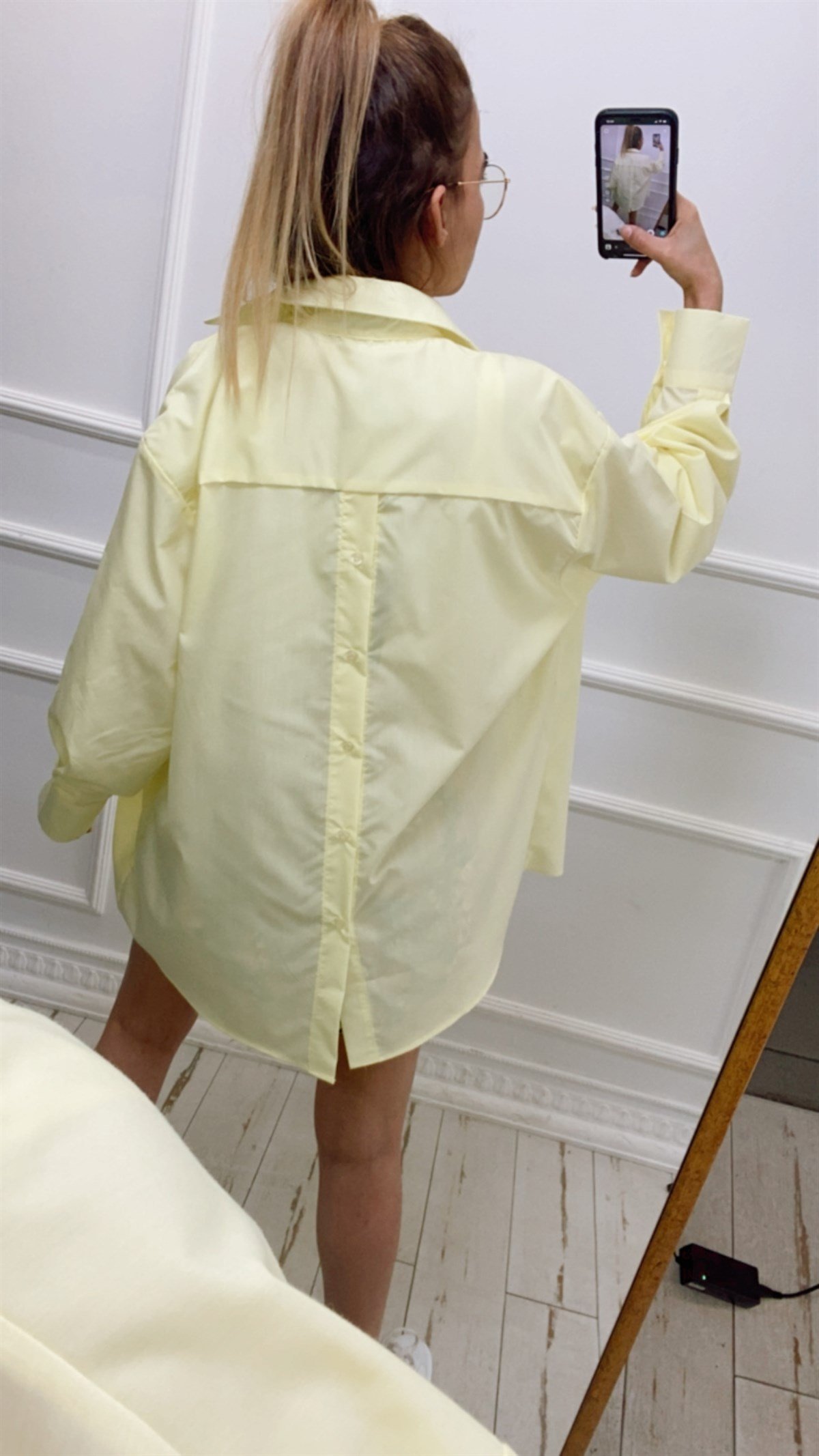 Sırtı Düğme Detaylı Oversize Poplin Gömlek