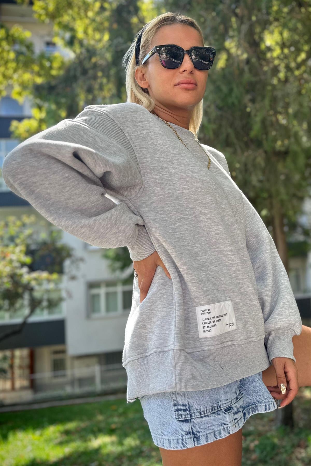 Sırtı Fermuarlı Gri SweatshirtSWEATSHİRT