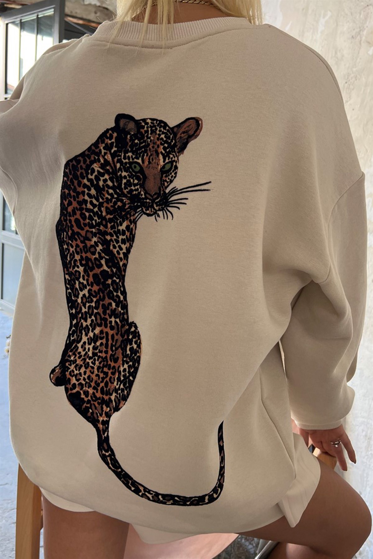 Sırtı Kaplan Baskılı SweatshirtSWEATSHİRT