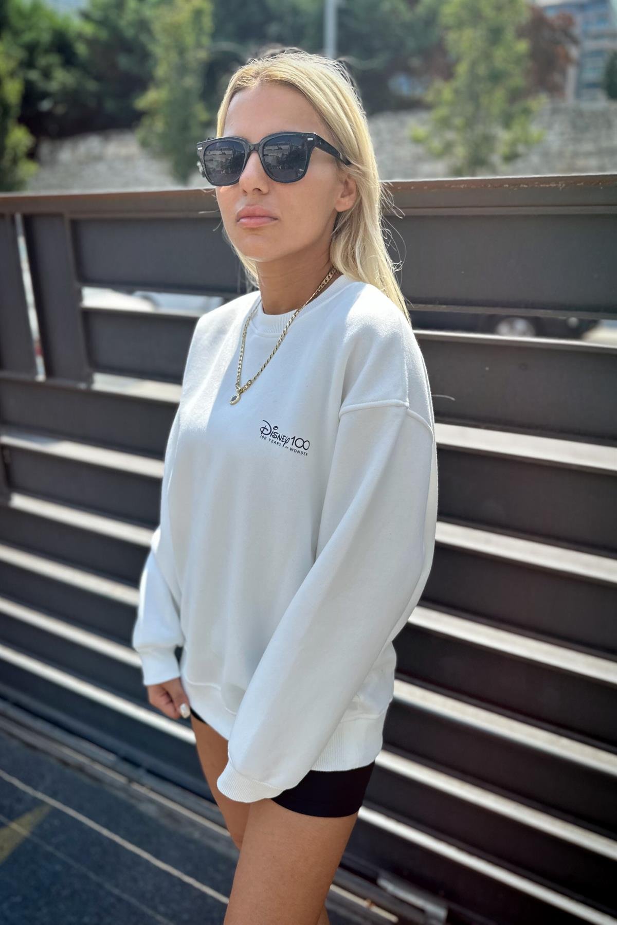 Sırtı Karakter Baskılı SweatshirtSWEATSHİRT