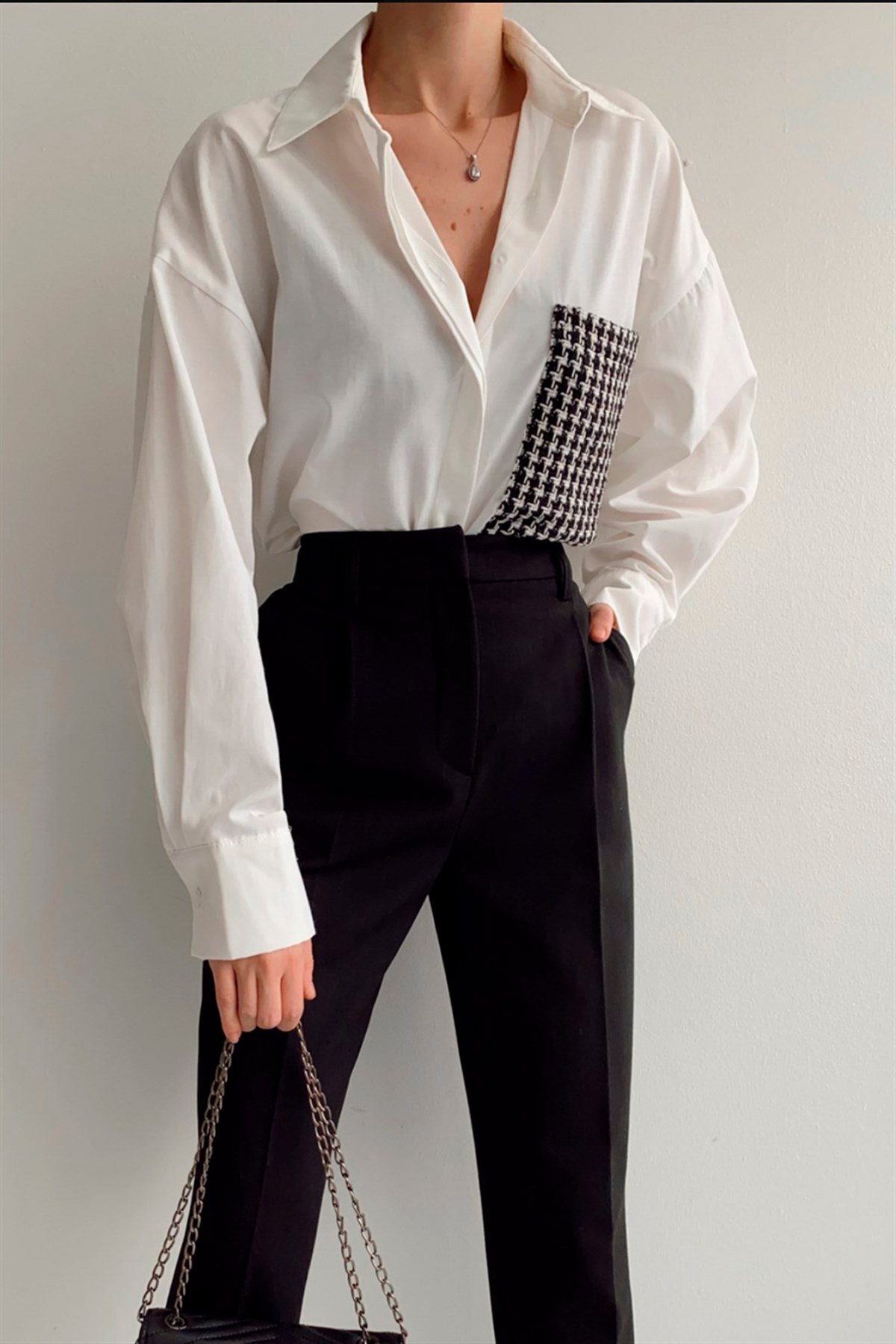 Sırtı Siyah At Nakışlı Oversize GömlekGÖMLEK