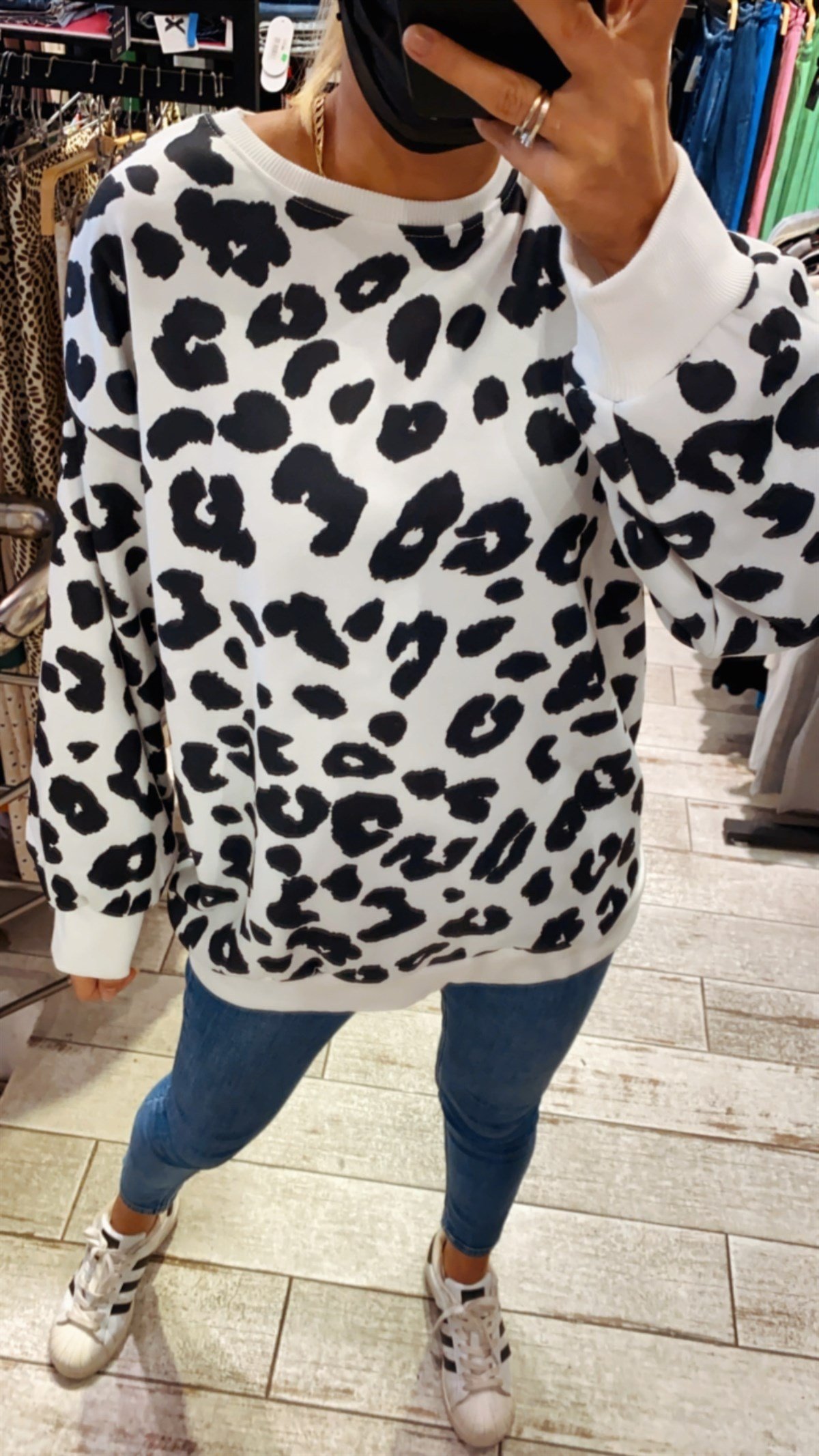 Siyah Beyaz Leopar Desen SweatshirtSWEATSHİRT