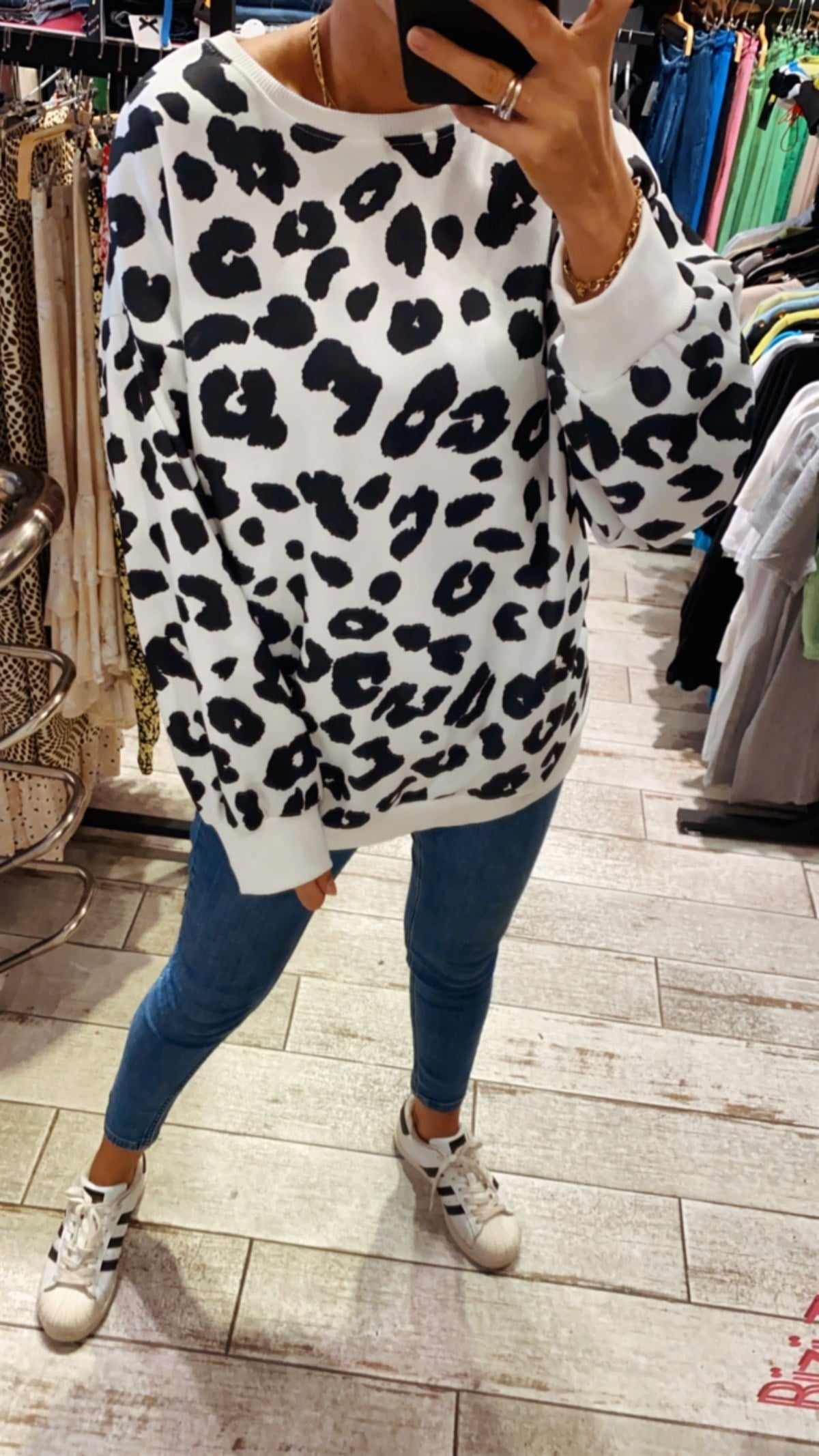 Siyah Beyaz Leopar Desen SweatshirtSWEATSHİRT