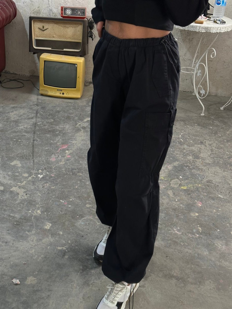 Siyah Gabardin Paraşüt PantolonPANTOLON